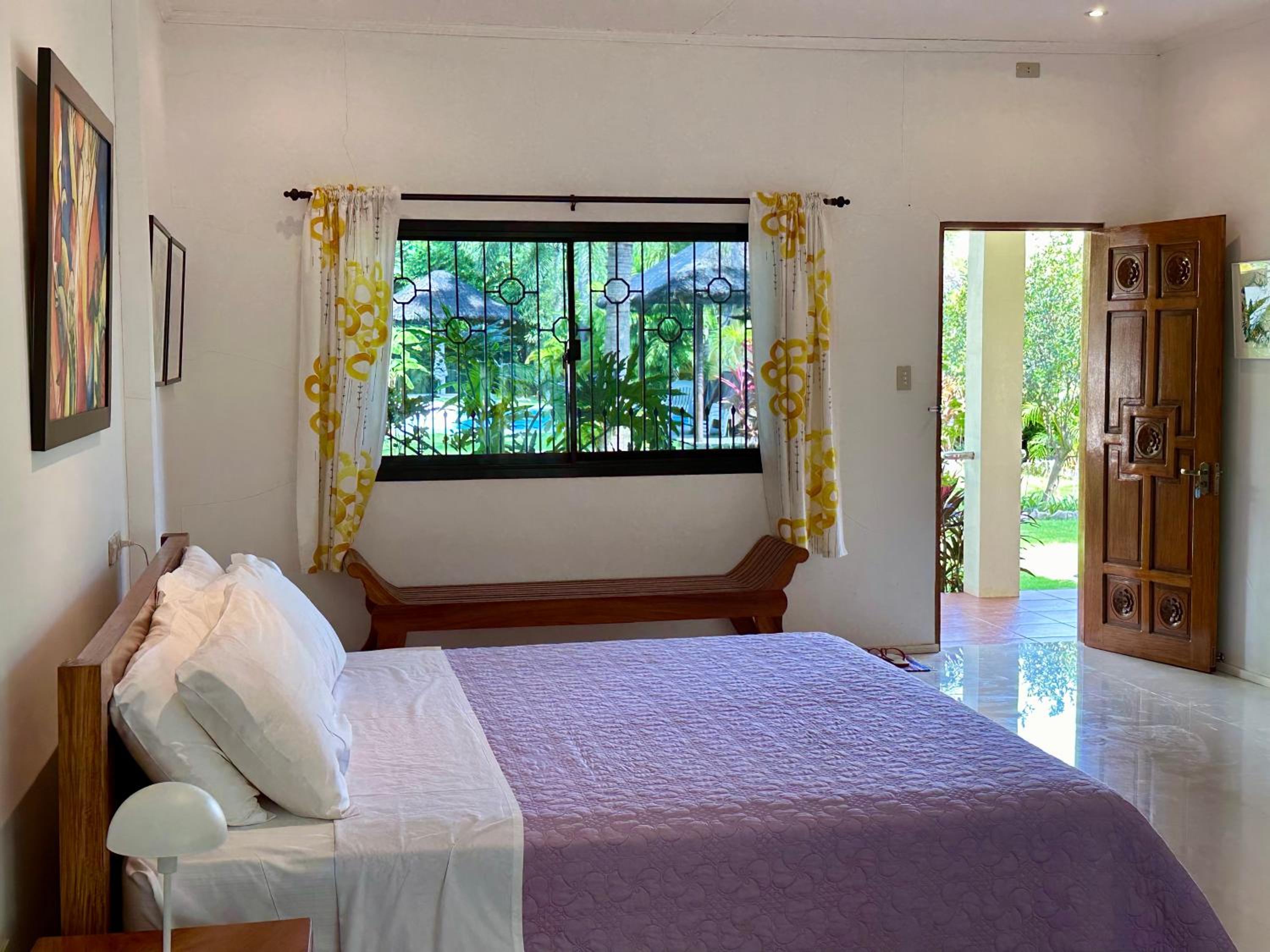 Deluxe King Room - Photo 3