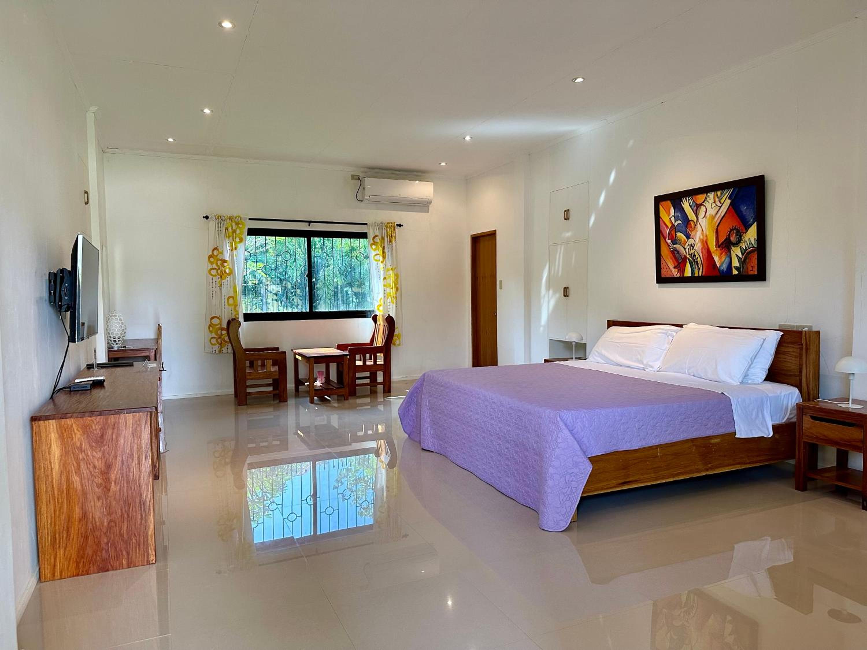 Deluxe King Room - Photo 5