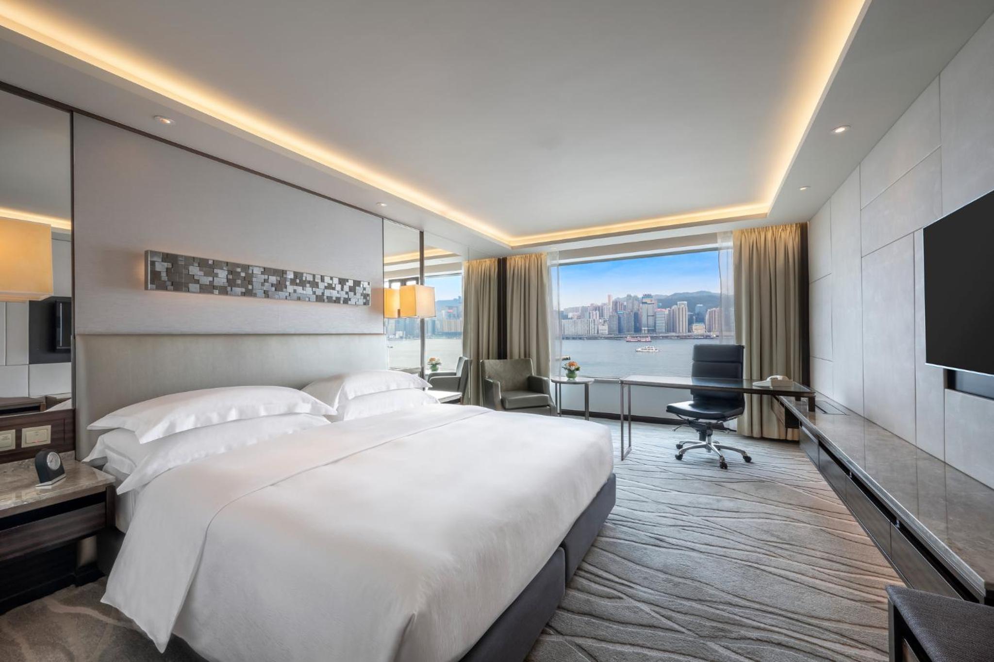 Classic King Room with Victoria Harbor View