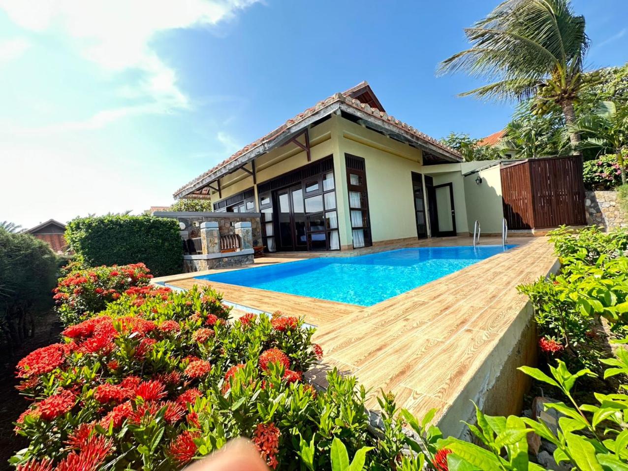 Beach Front Villa with Private Pool - Photo 12
