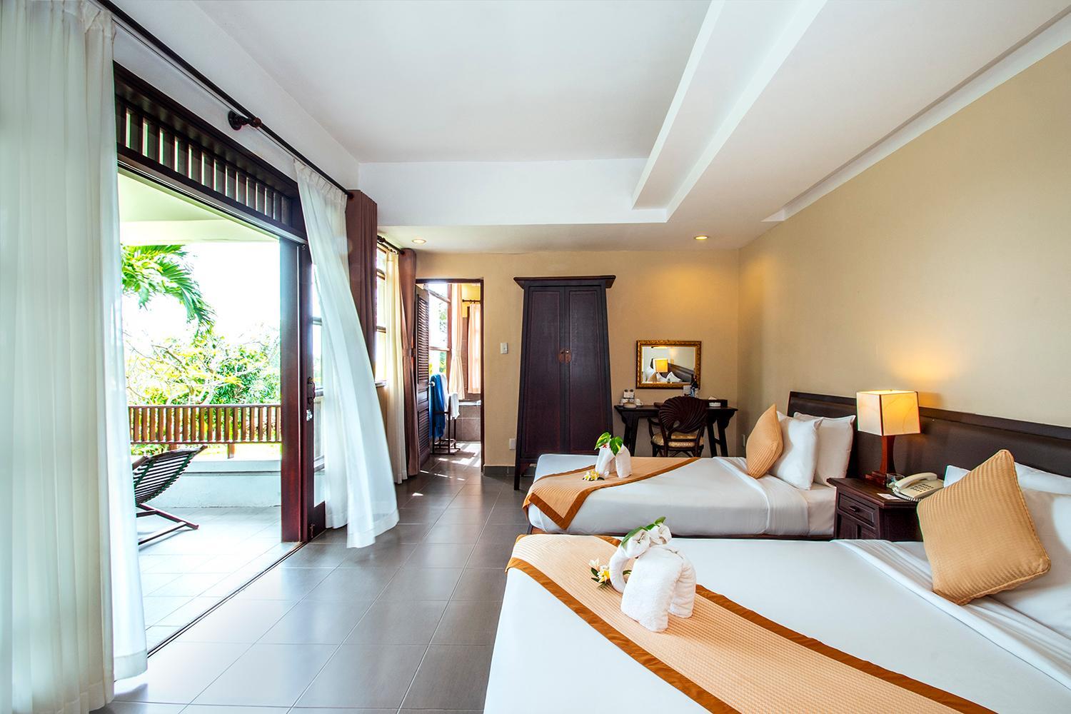 Three-Bedroom Hillside Villa with Private Pool photo 2