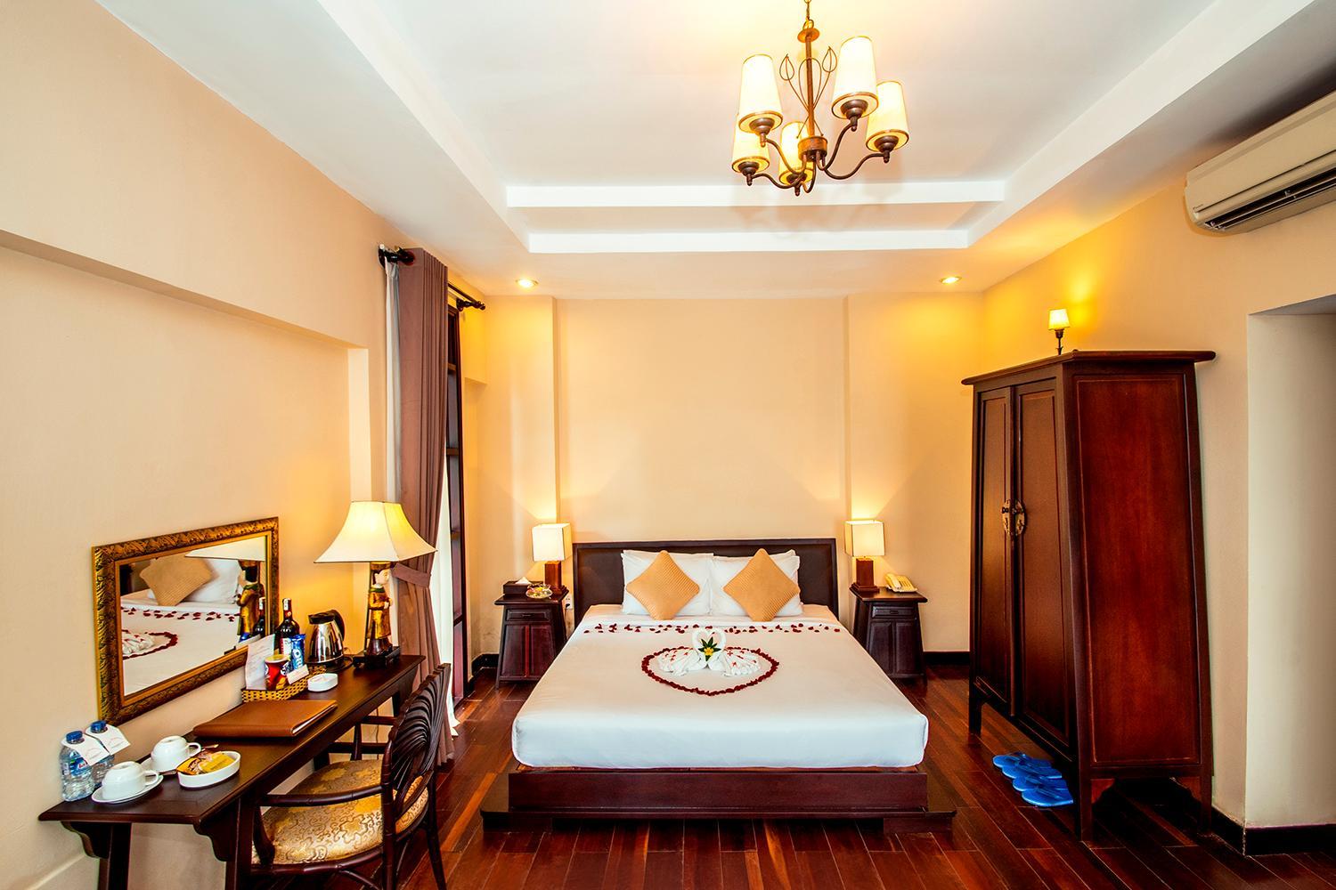 Three-Bedroom Hillside Villa with Private Pool photo 3
