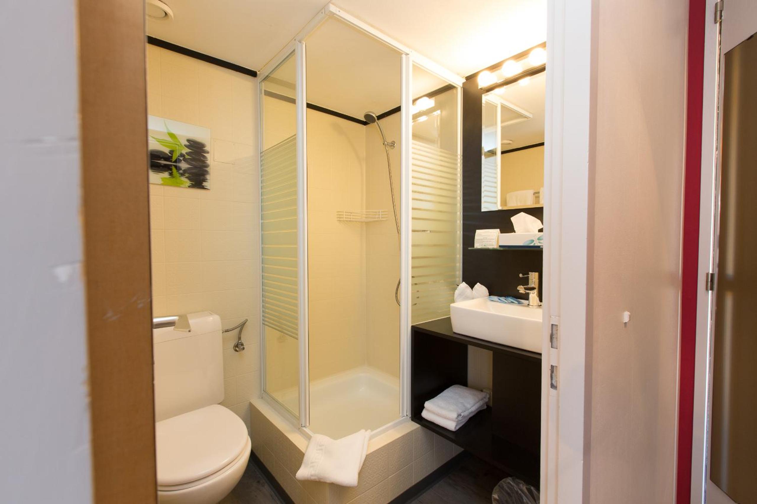Standard Double Room - Photo 6