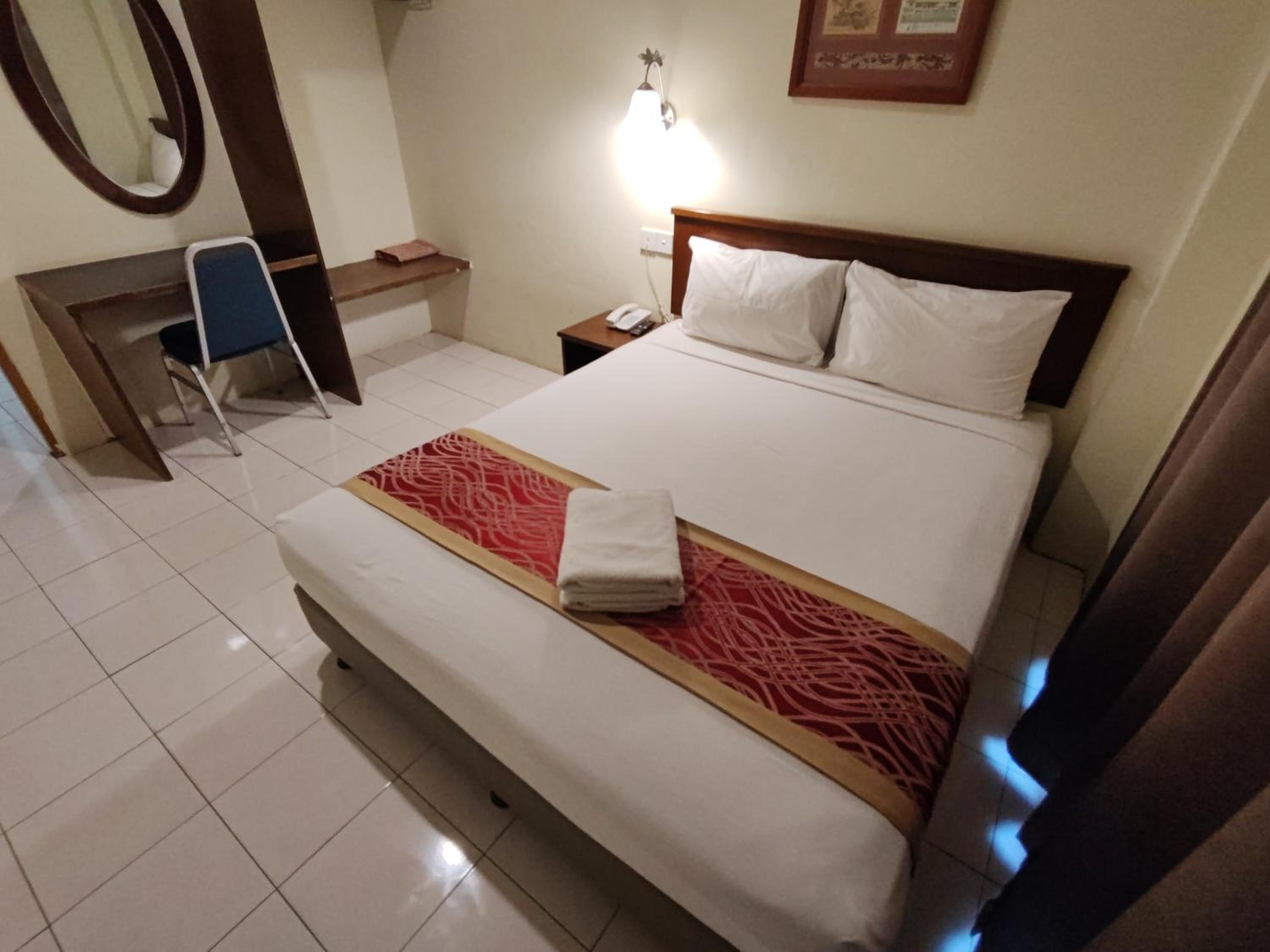 Queen Room photo 2