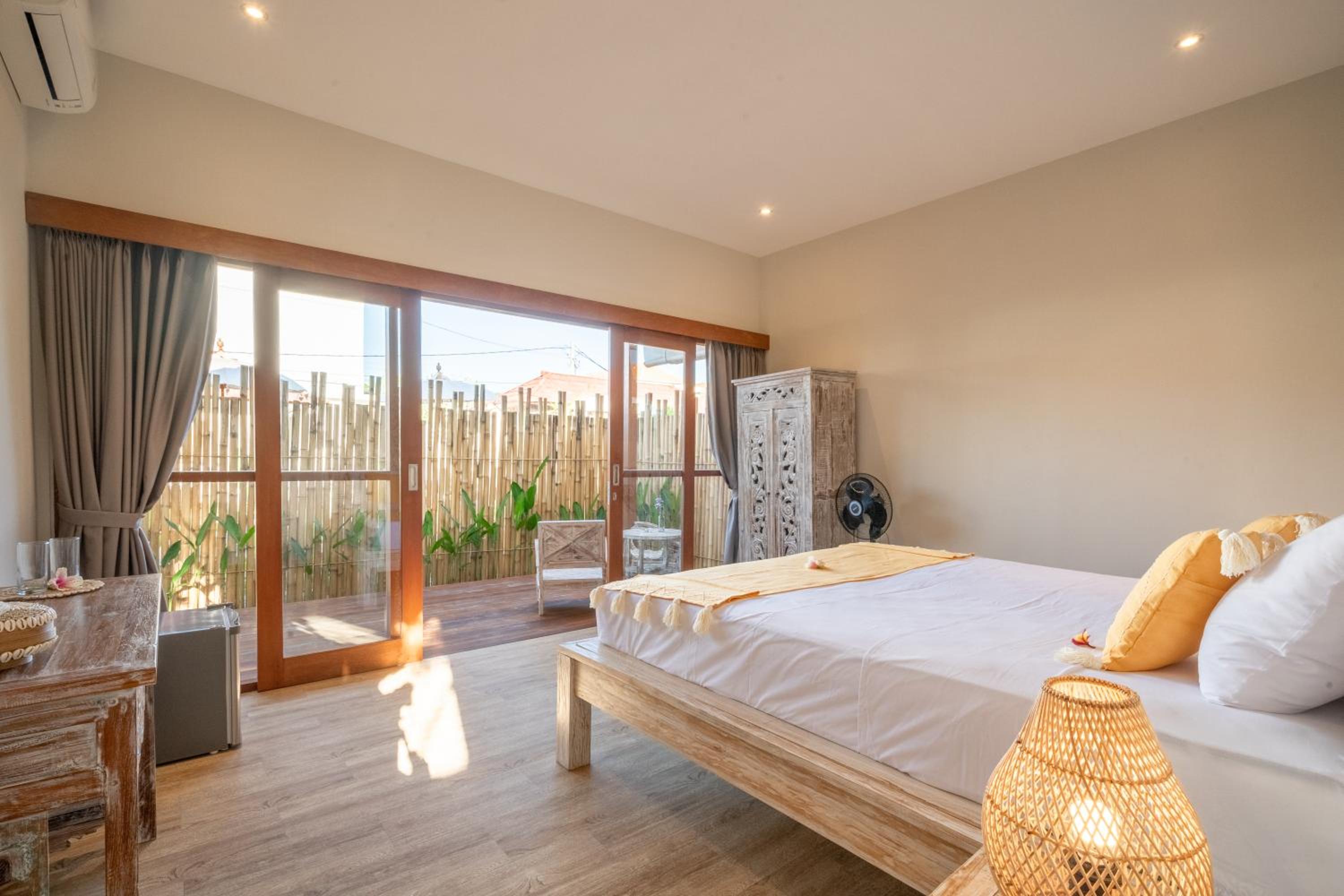 Superior Bungalow - Photo 10