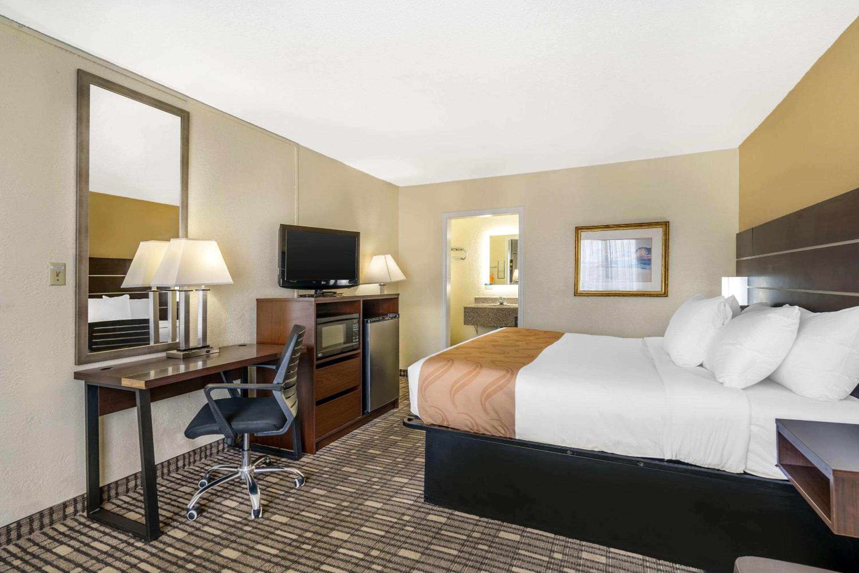 King Room - Non-Smoking - Photo 10