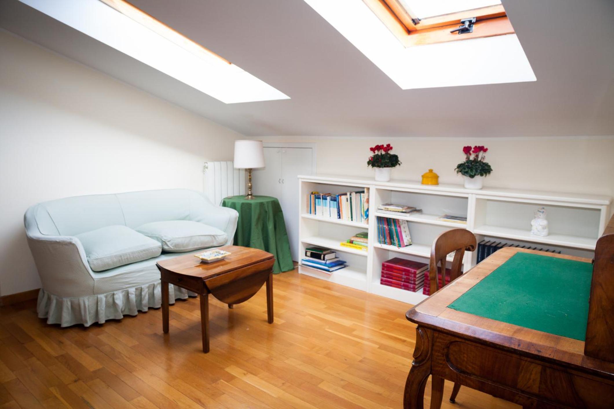 One-Bedroom Apartment photo 2