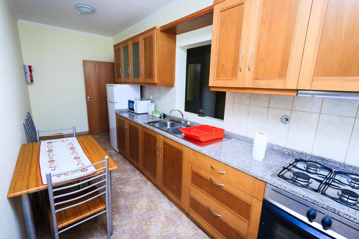 Apartment with Balcony - Photo 2