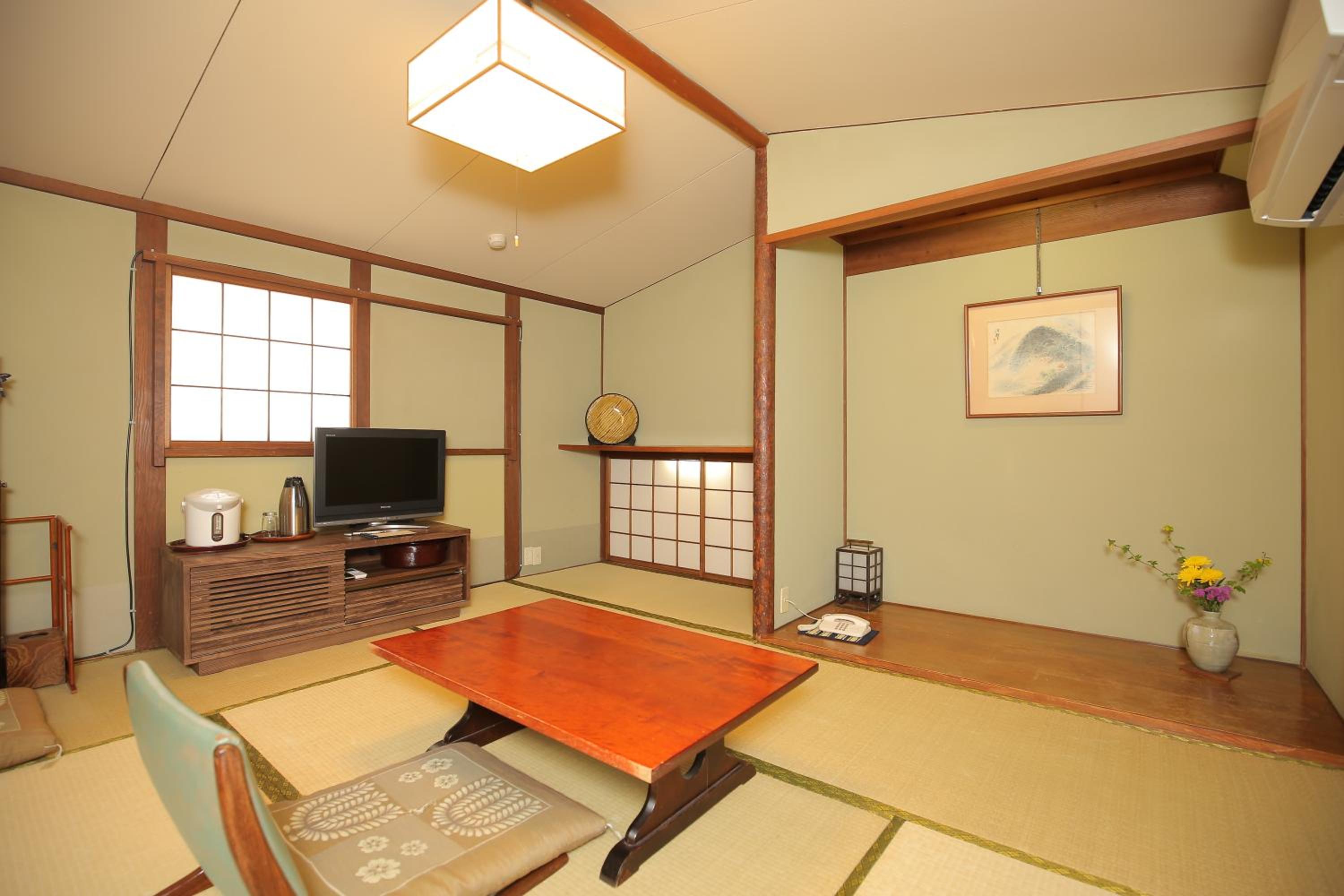 Japanese-Style Twin Room with Shared Bathroom