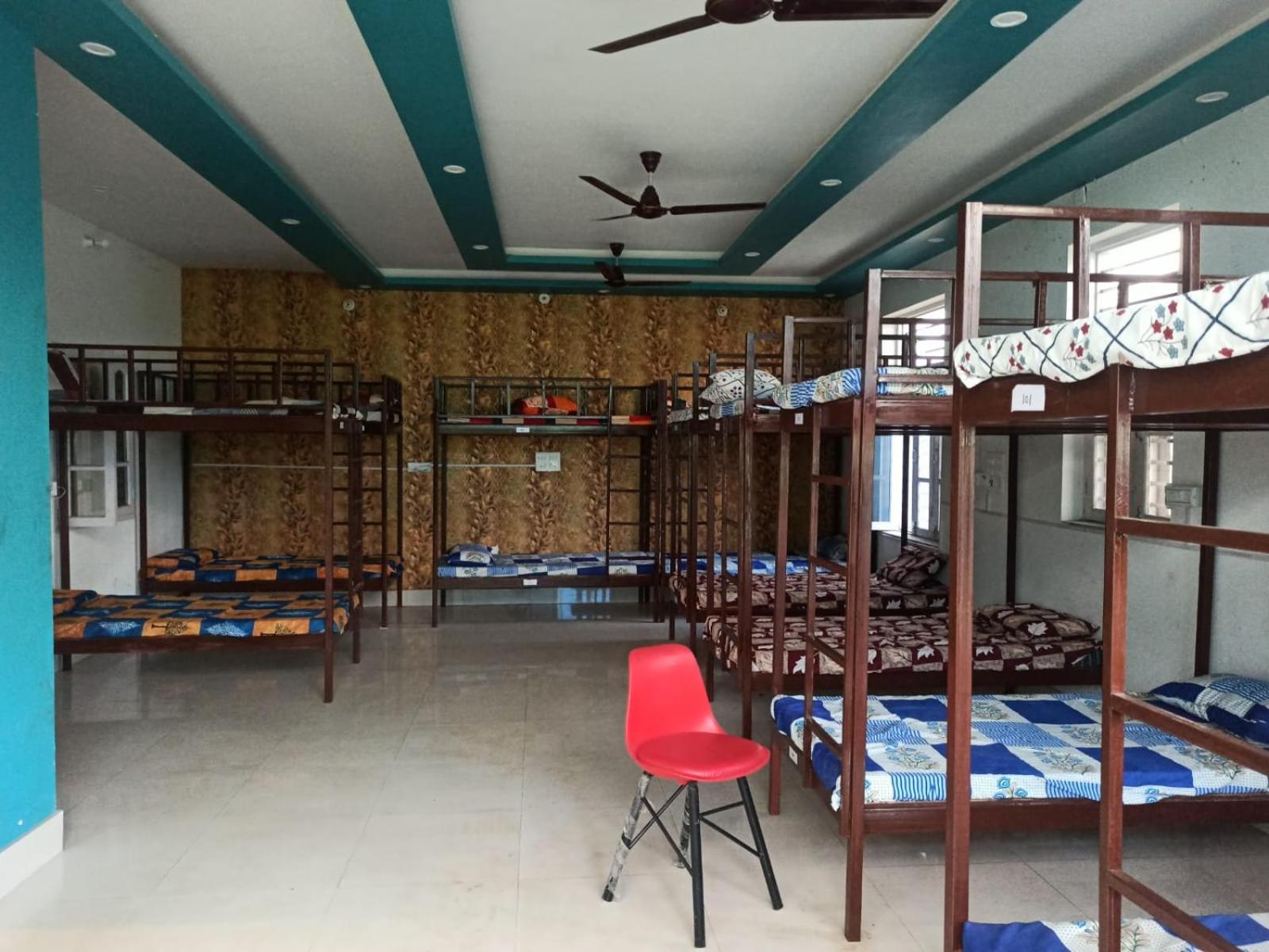 10-Bed Mixed Dormitory Room photo 1