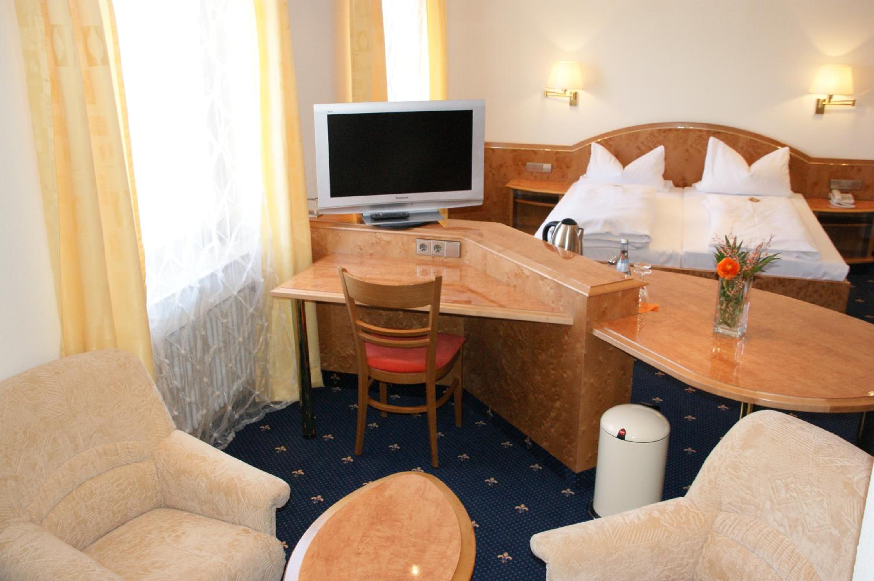 Suite - Photo 3