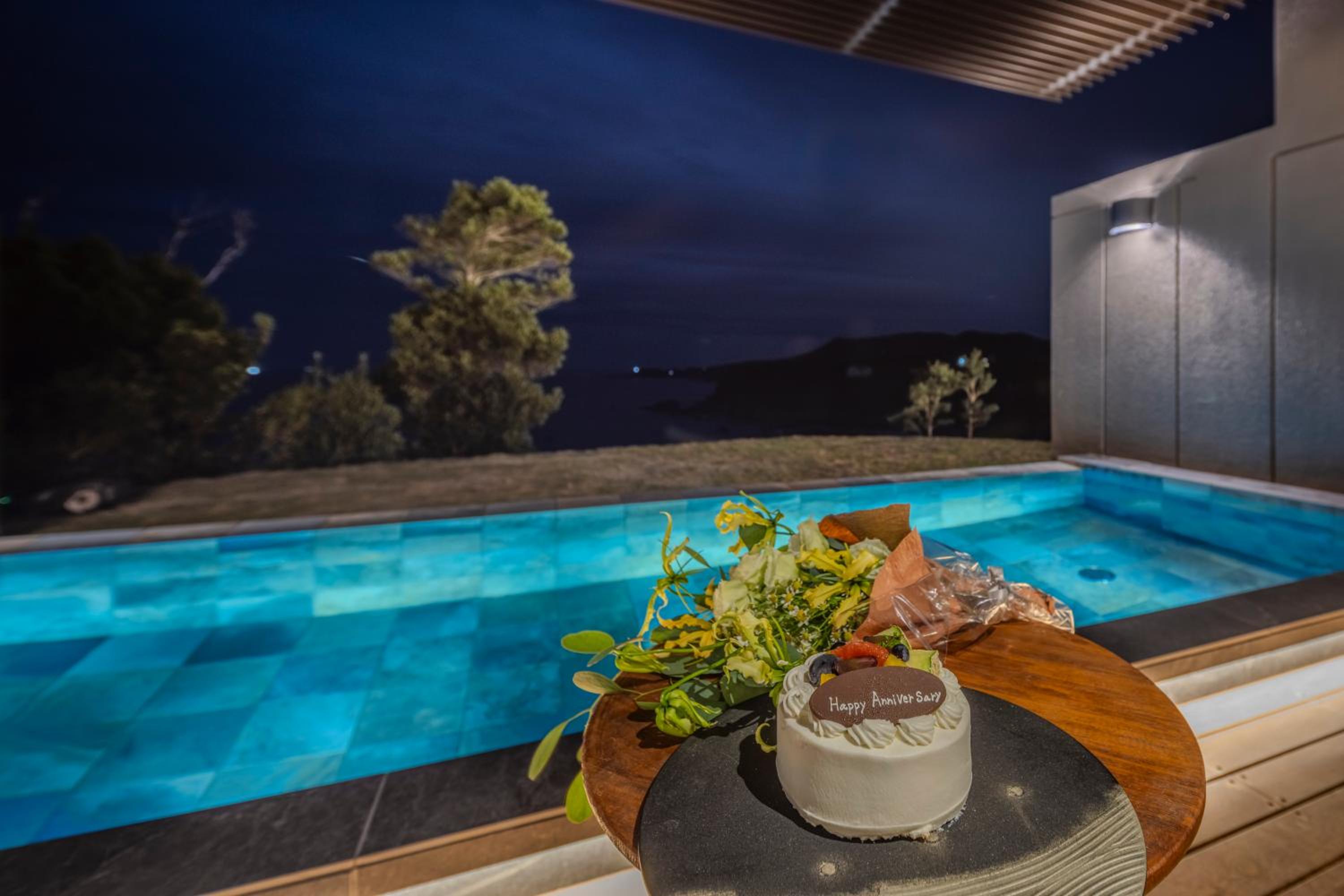 Deluxe Double or Twin Room with Pool Access photo 3