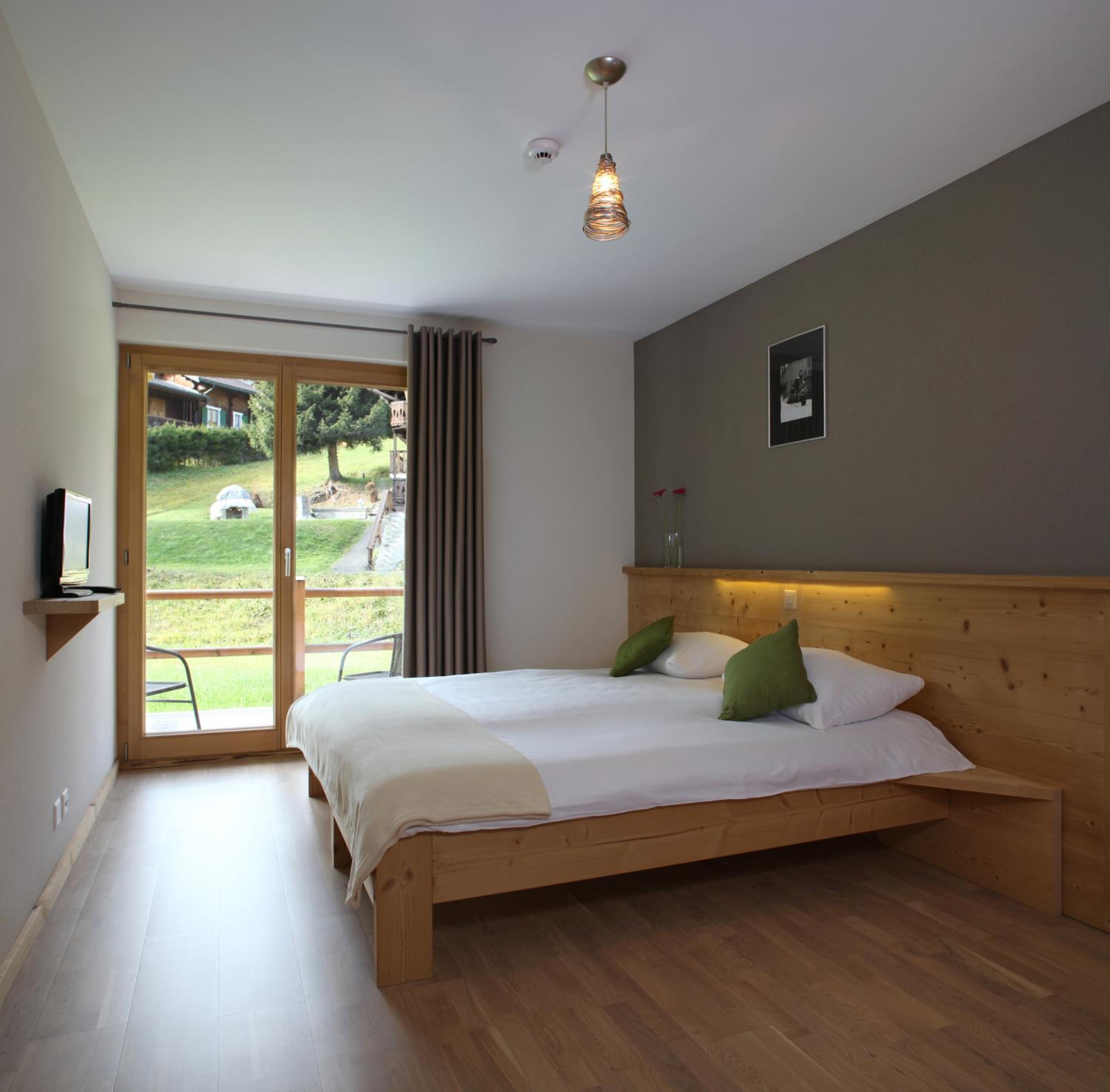 Suite - Photo 1