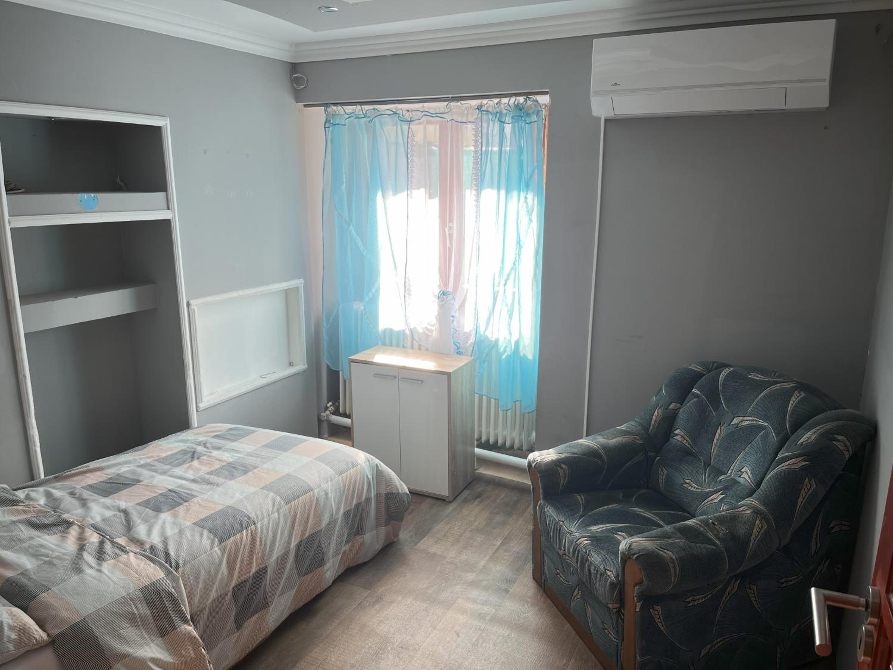 Double Room with Shared Bathroom photo 3