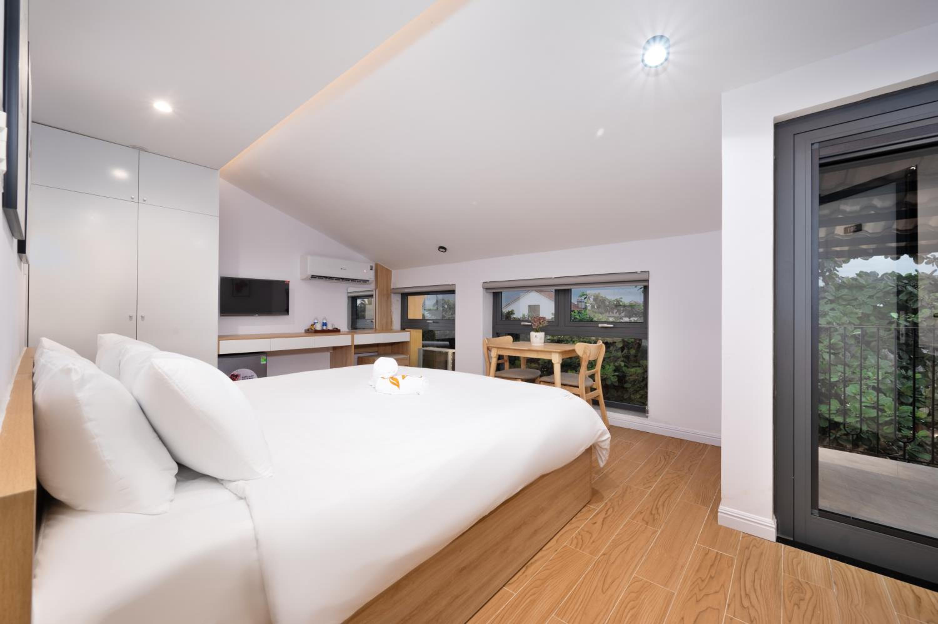 Studio with Balcony