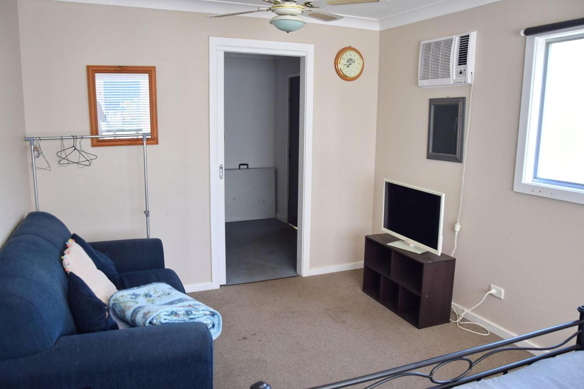 Three-Bedroom House photo 3
