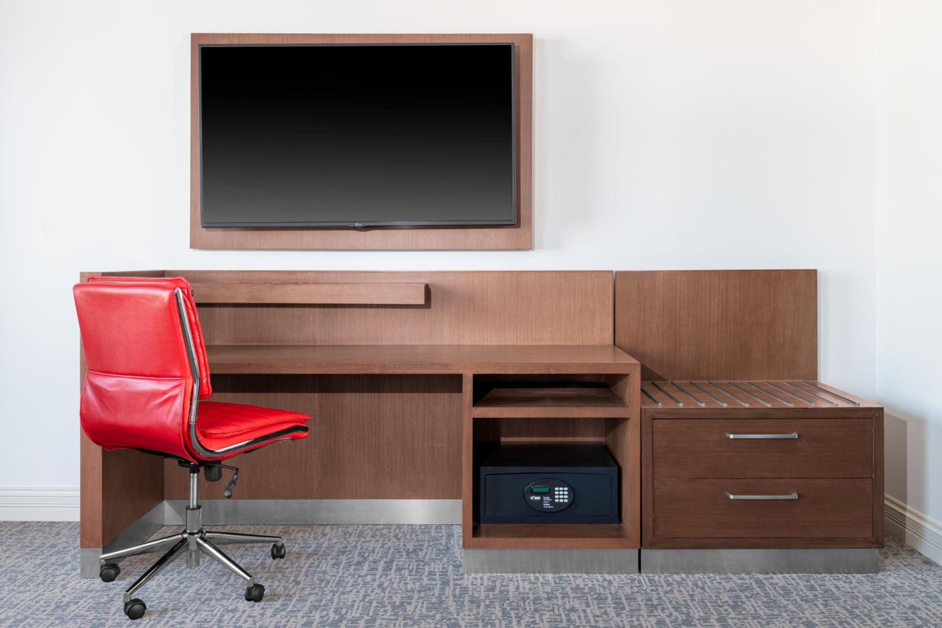 Standard King Room - Photo 4
