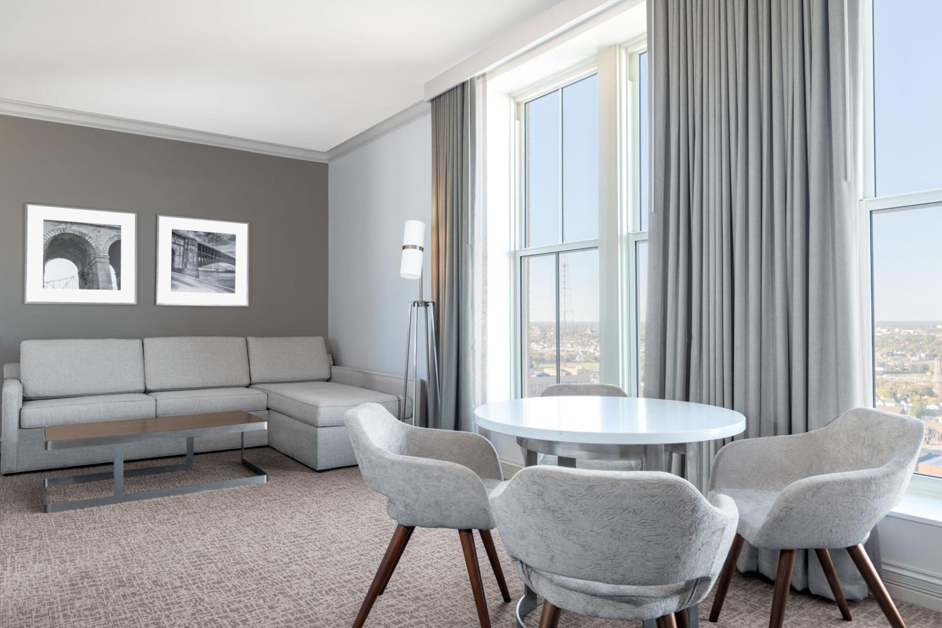 1 Bedroom Suite, 1 King, Sofa bed, City view photo 1