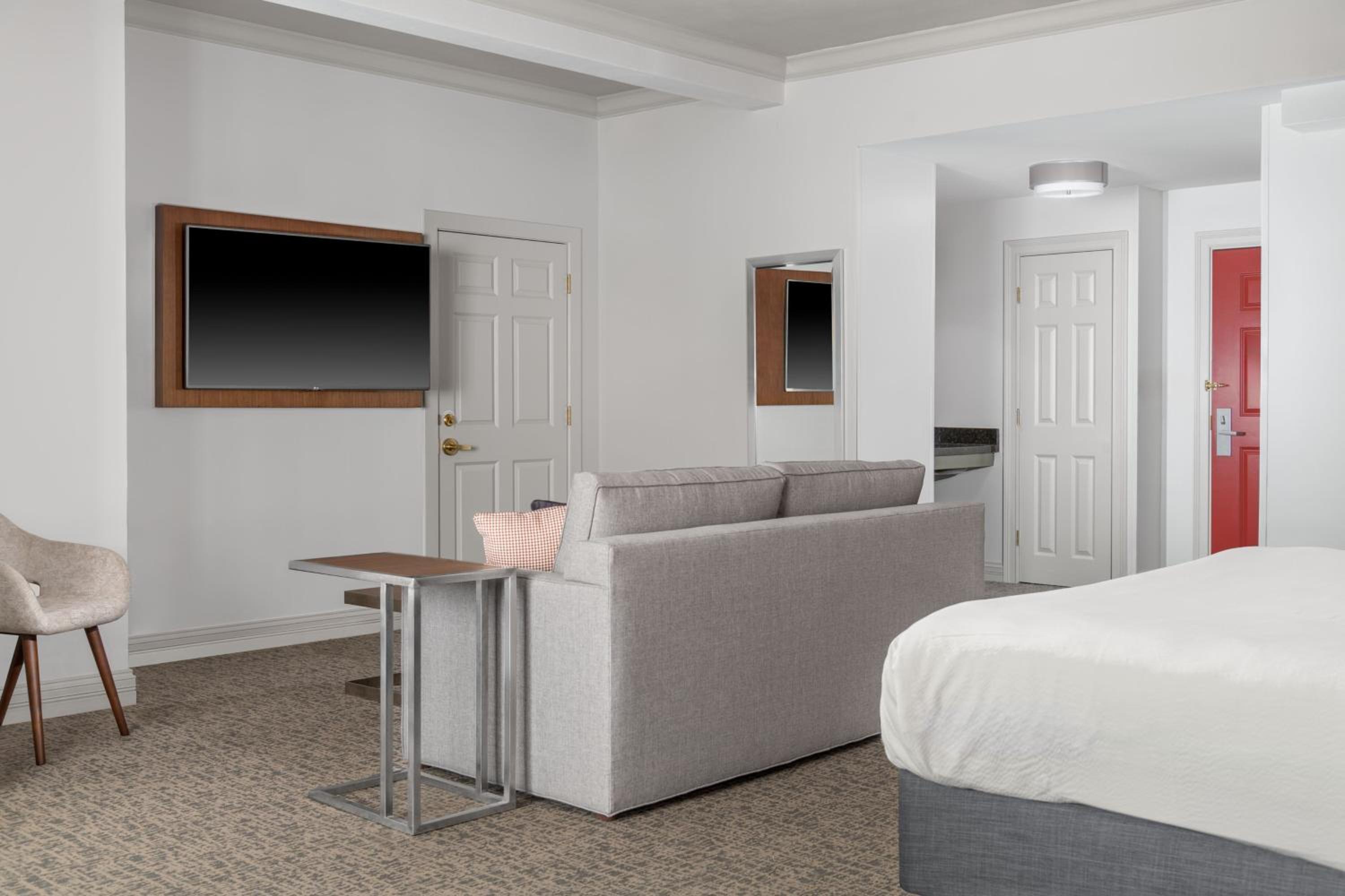 Junior Suite, 1 King, Sofa bed  photo 3