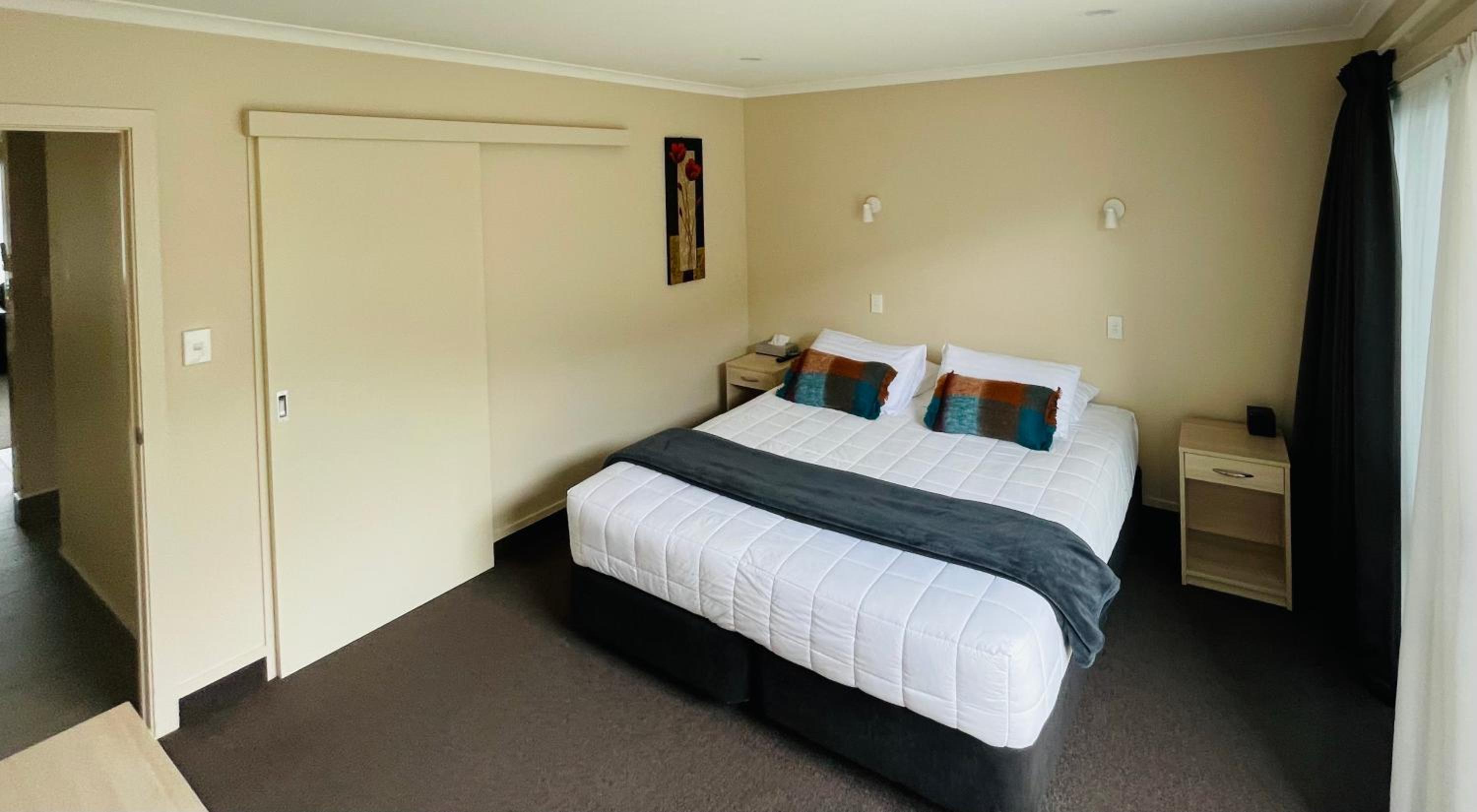 One-Bedroom Apartment - Photo 1