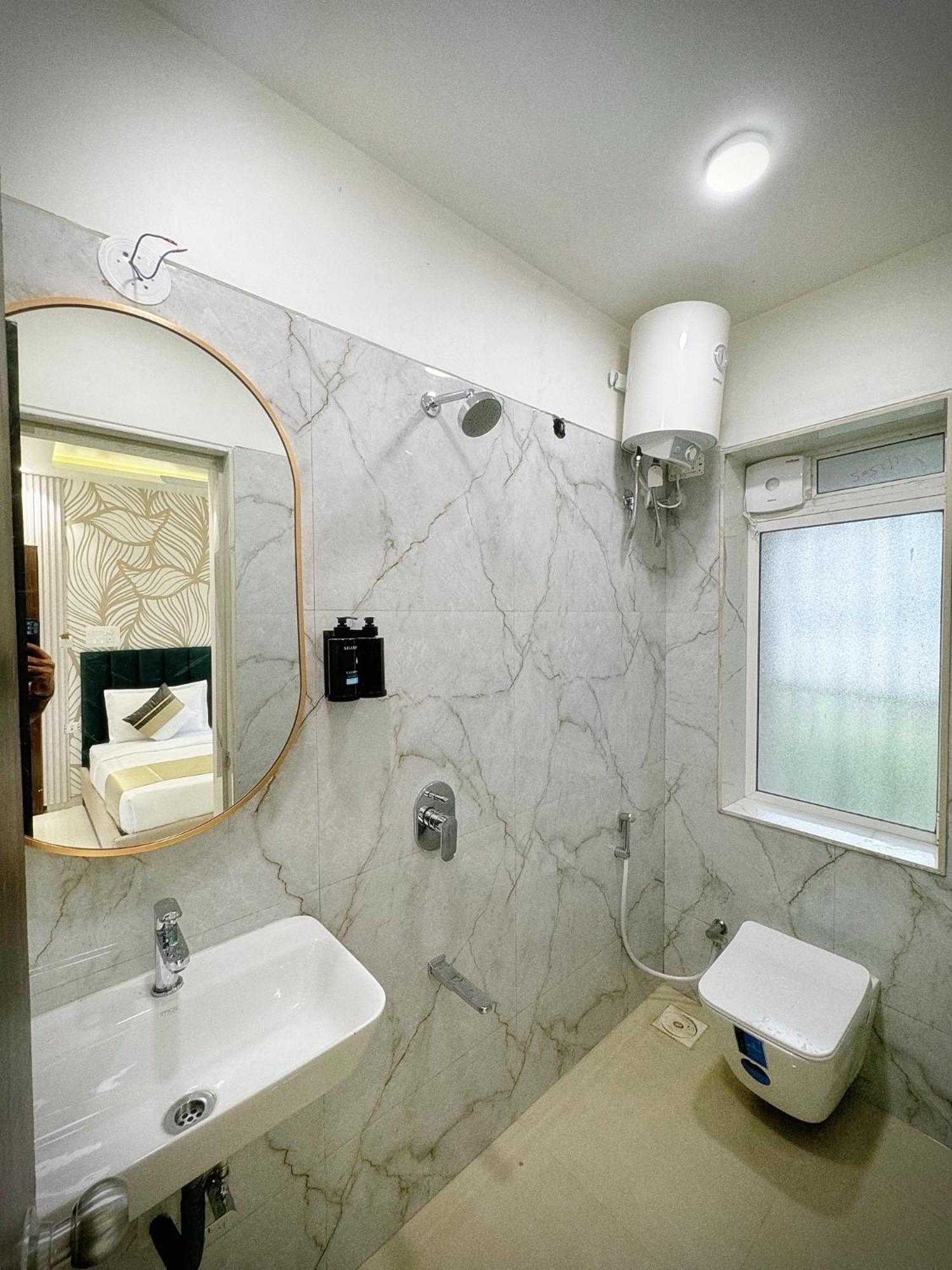 Two-Bedroom Apartment with Balcony - Photo 13