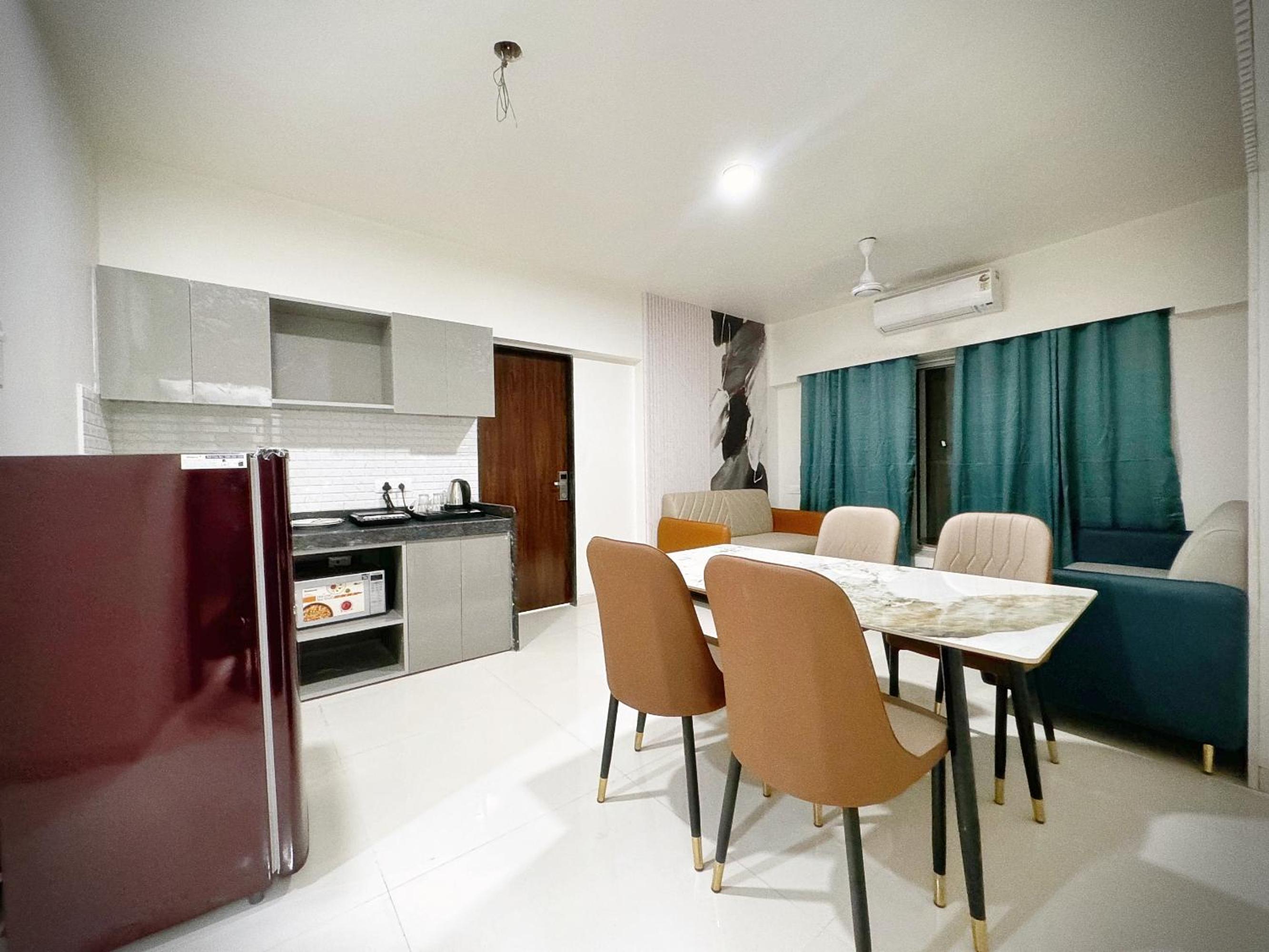 Two-Bedroom Apartment with Balcony - Photo 14