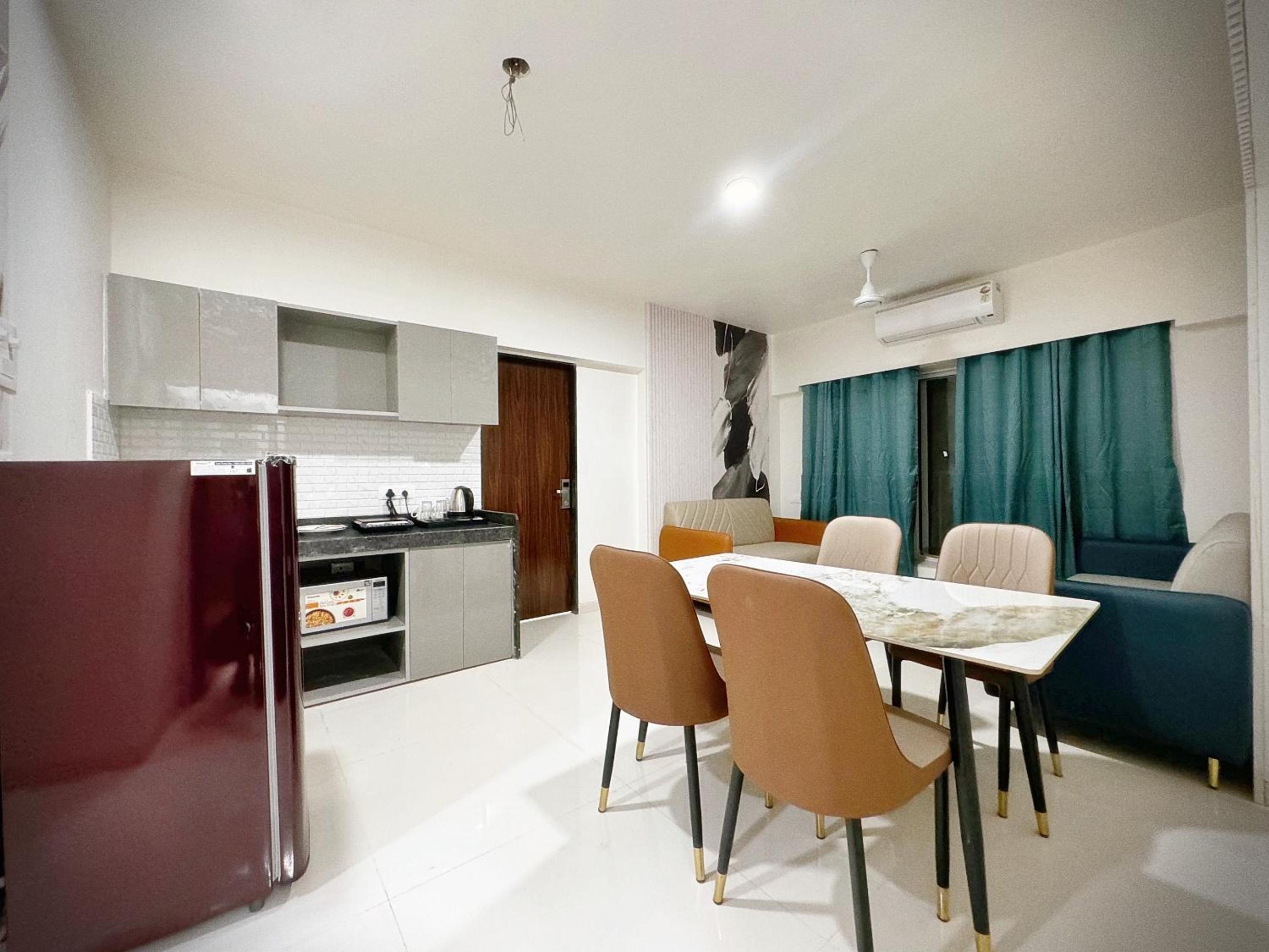 Two-Bedroom Apartment with Balcony - Photo 11