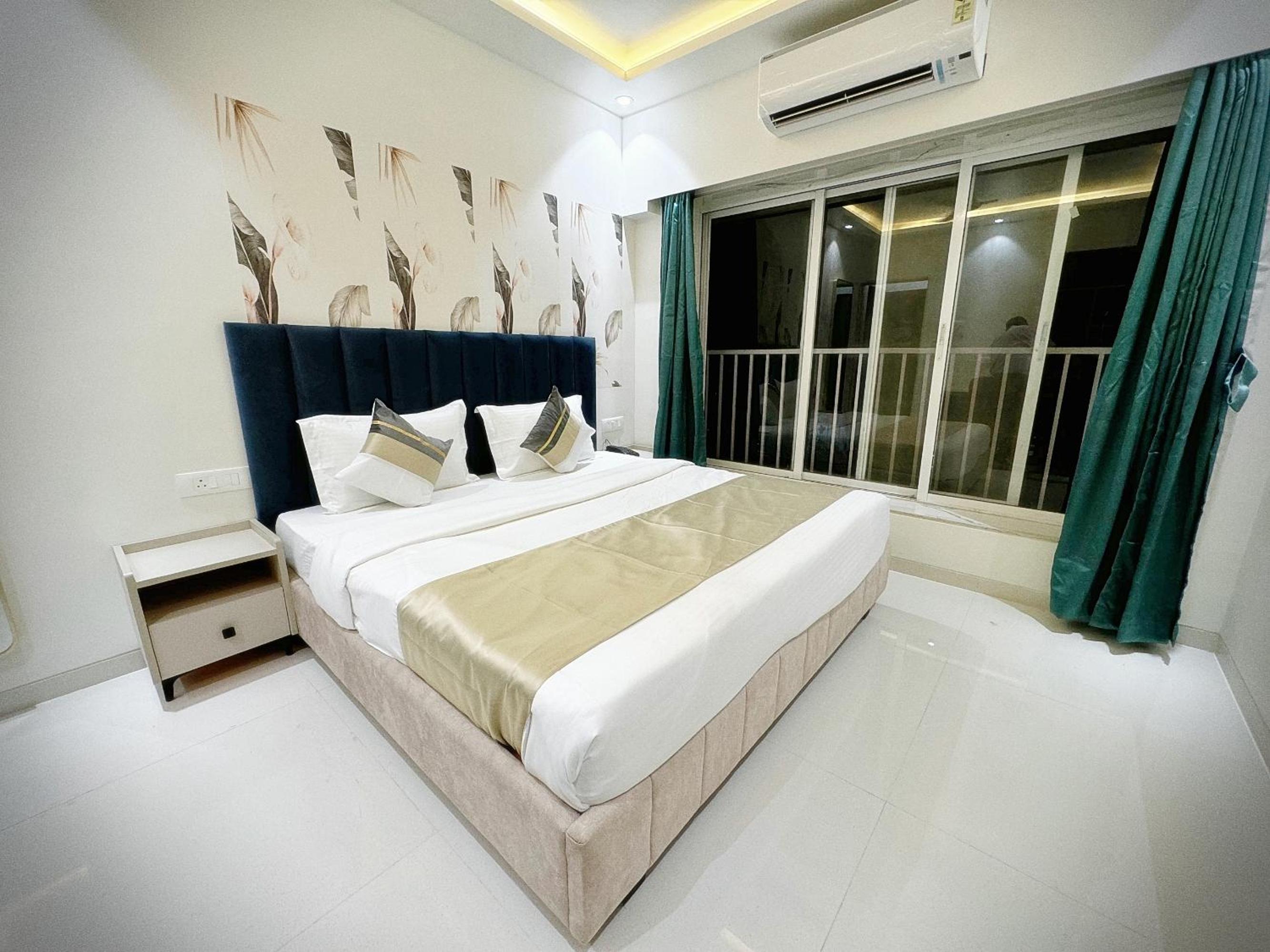 Two-Bedroom Apartment with Balcony - Photo 22