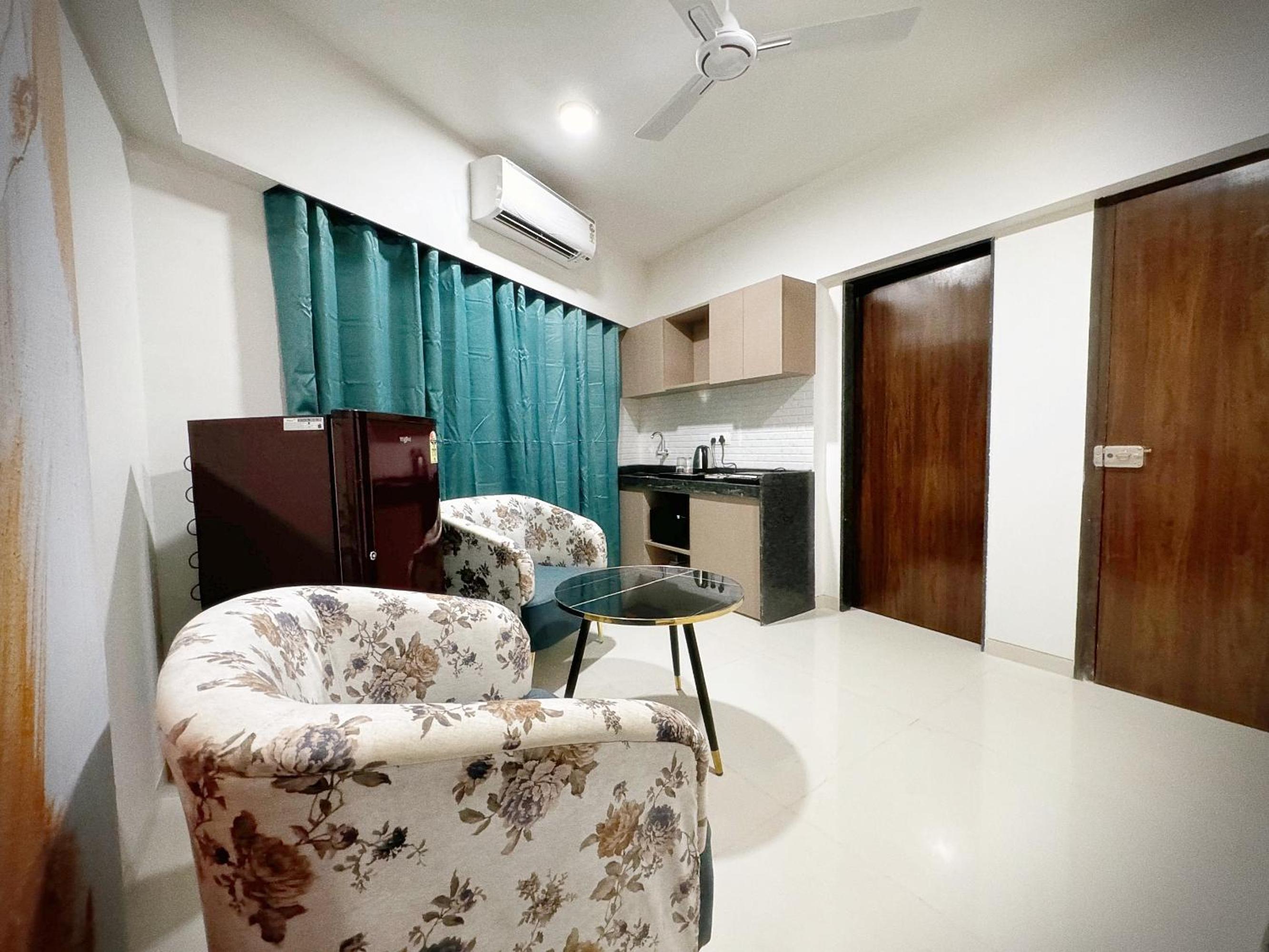 Two-Bedroom Apartment with Balcony - Photo 18