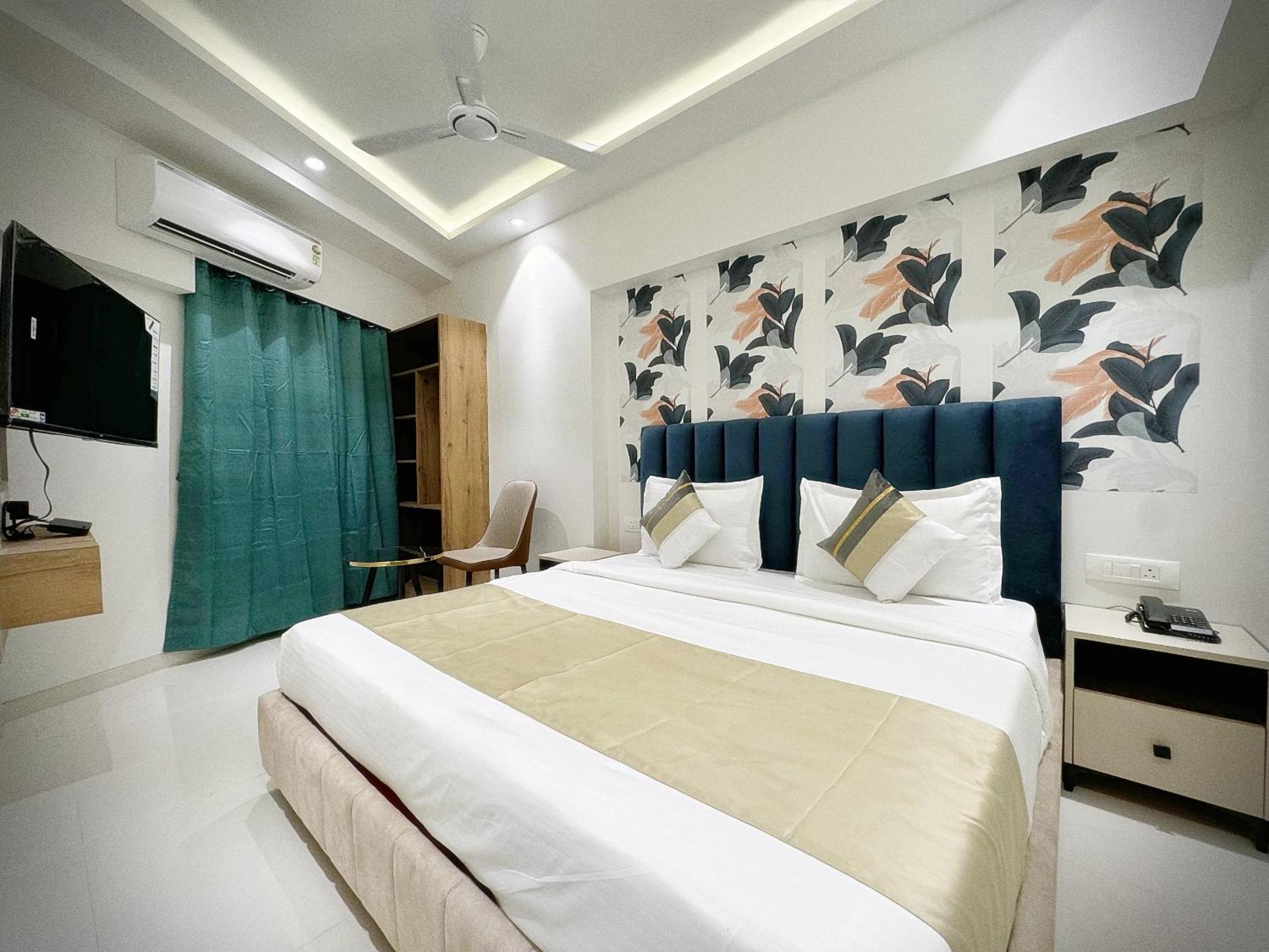 Two-Bedroom Apartment with Balcony - Photo 19