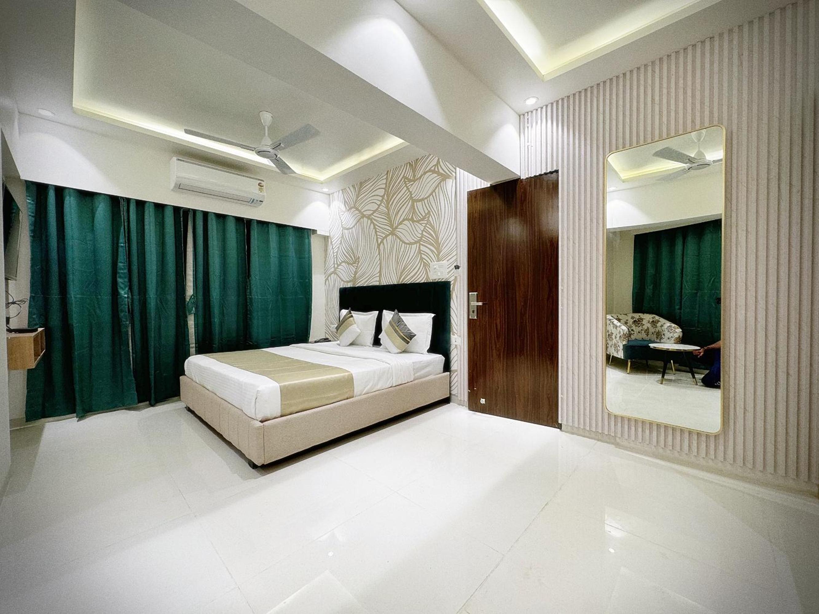 Two-Bedroom Apartment with Balcony - Photo 3