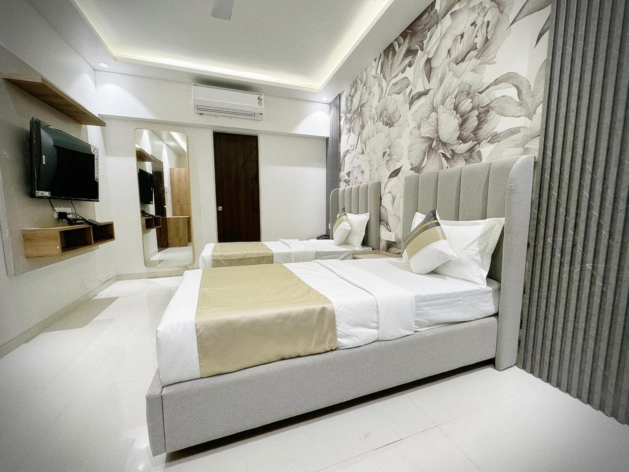 Two-Bedroom Apartment with Balcony - Photo 10