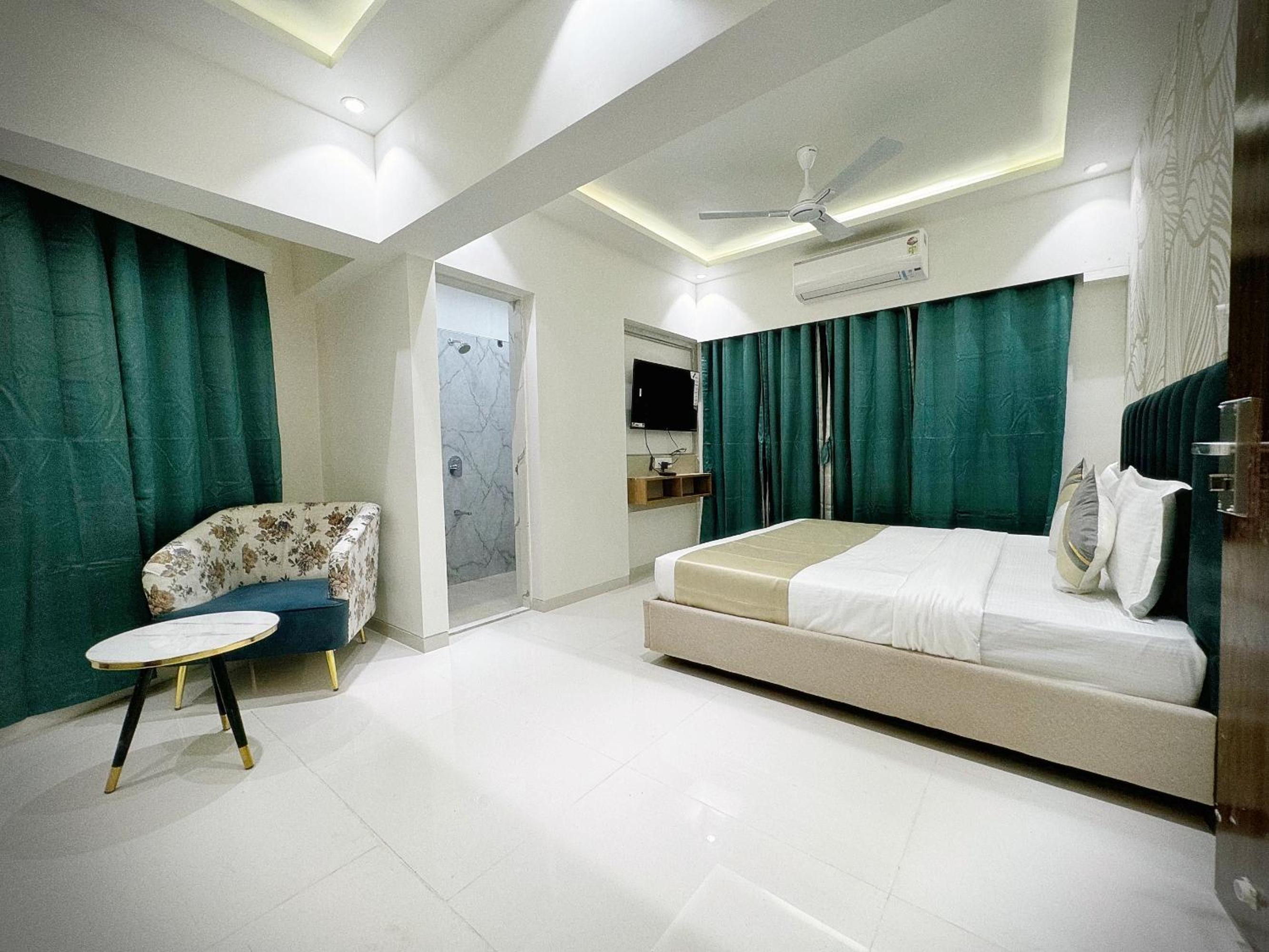 Two-Bedroom Apartment with Balcony - Photo 8