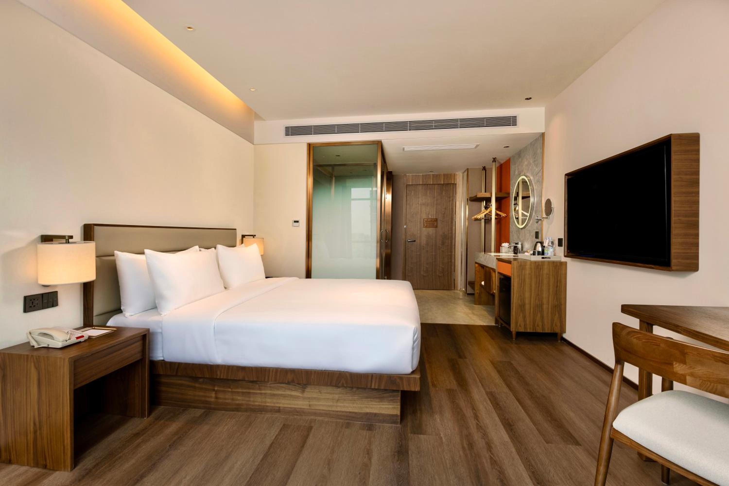 Deluxe King Room photo 3