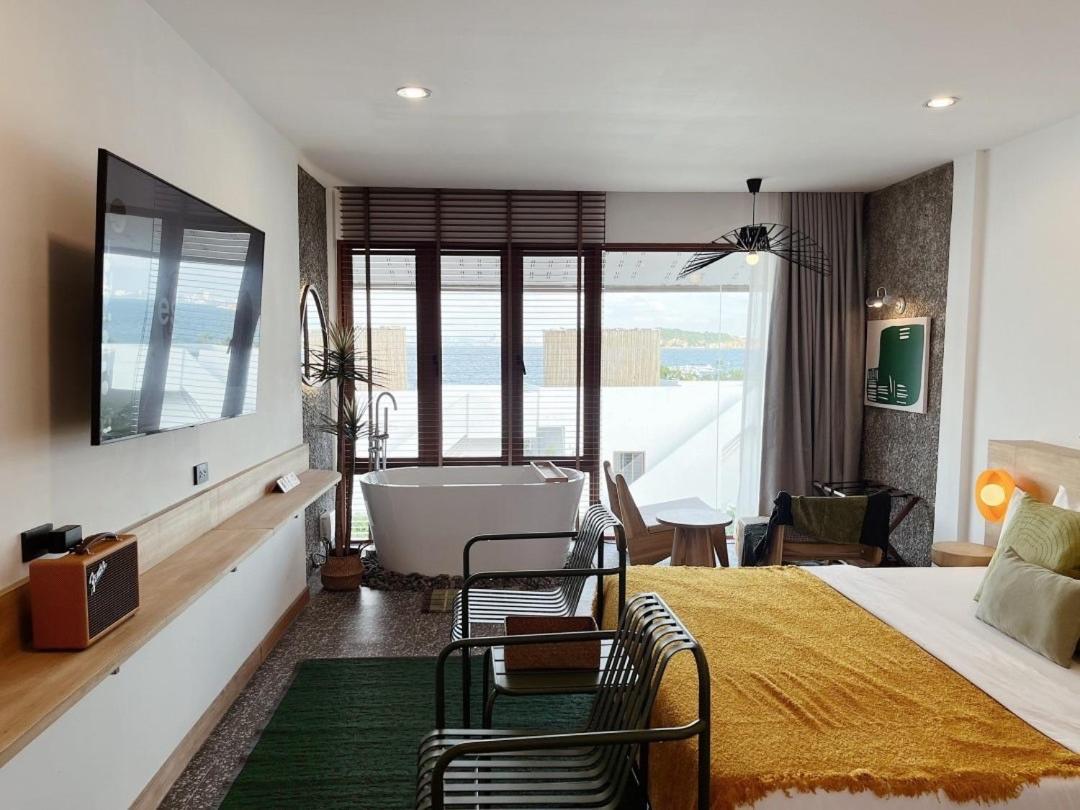 Double Room with Sea View - Photo 1