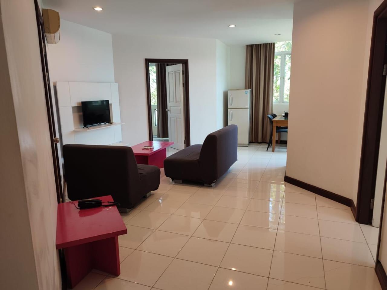 One-Bedroom Apartment - Photo 3