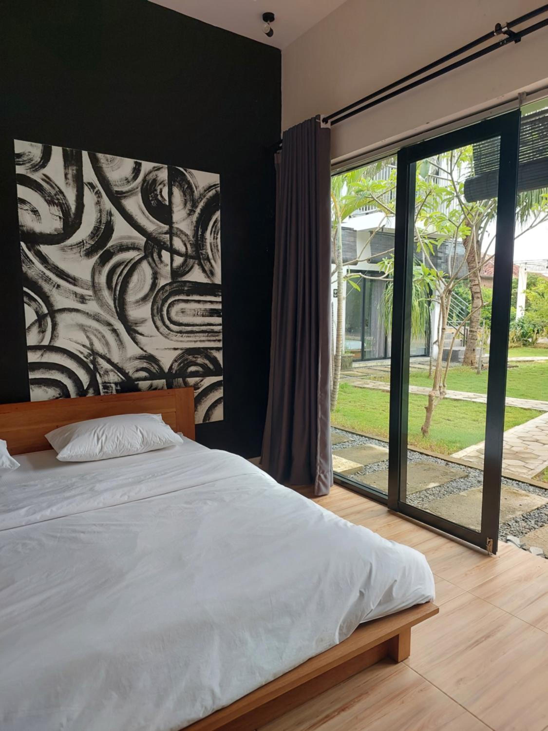 Queen Room with Garden View