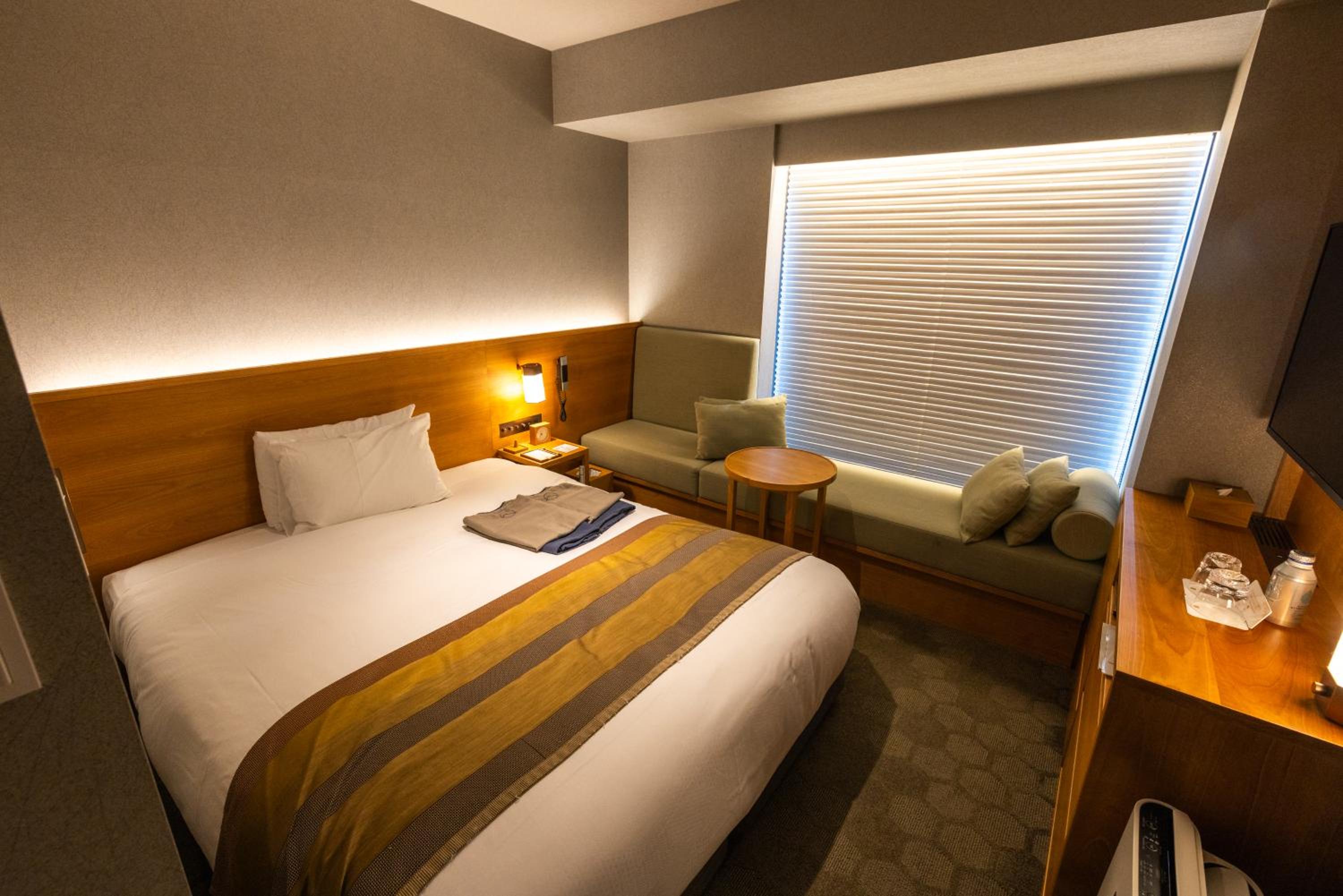 Superior Double Room with City View - Photo 2