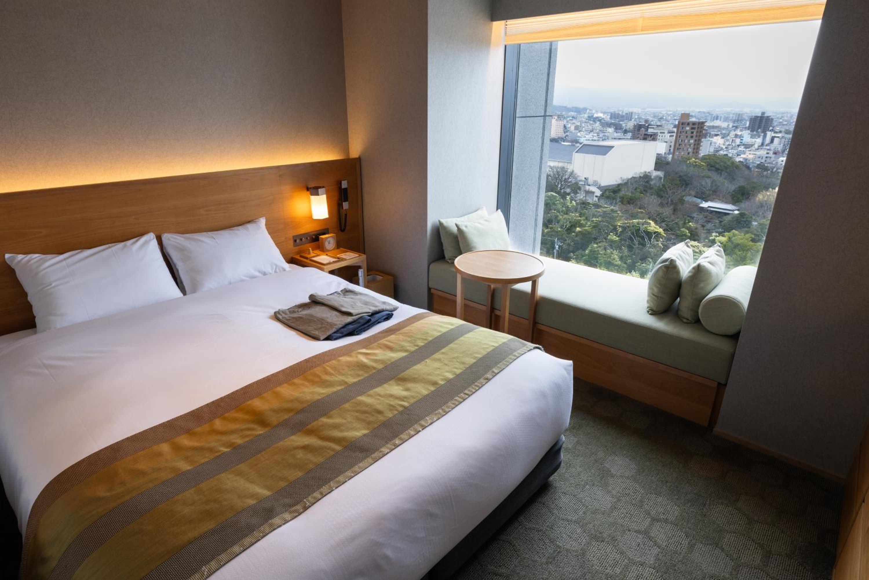 Superior Double Room with City View - Photo 3