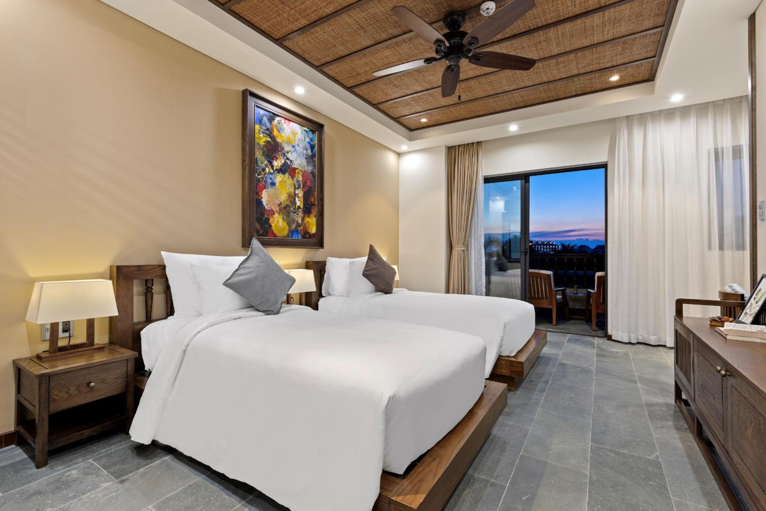 Three-bedroom Home with Balcony - Photo 2