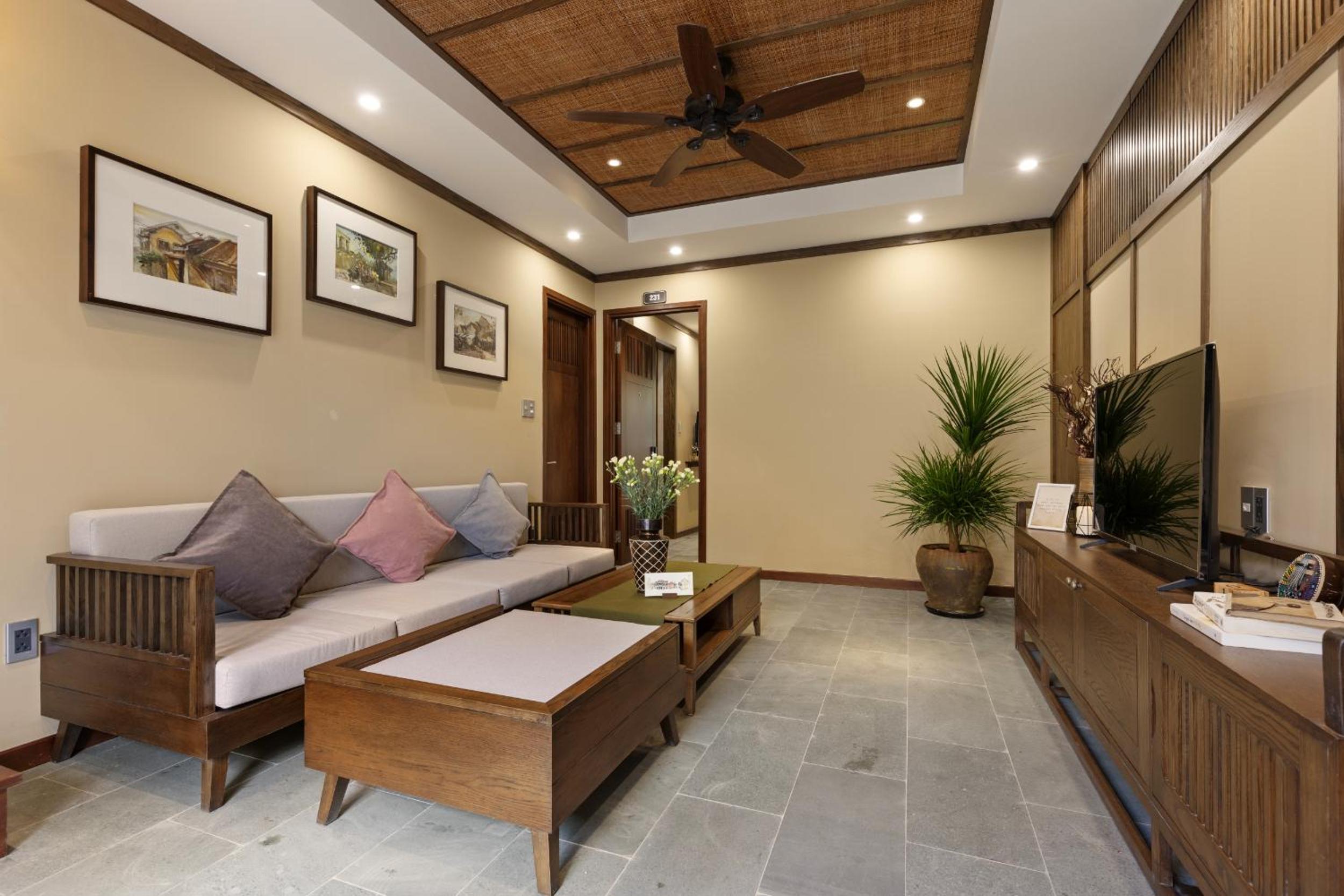 Three-bedroom Home with Balcony - Photo 8