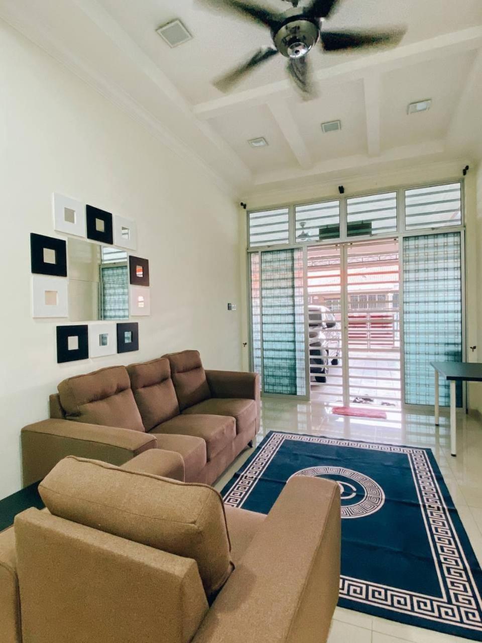Three-Bedroom Apartment photo 1