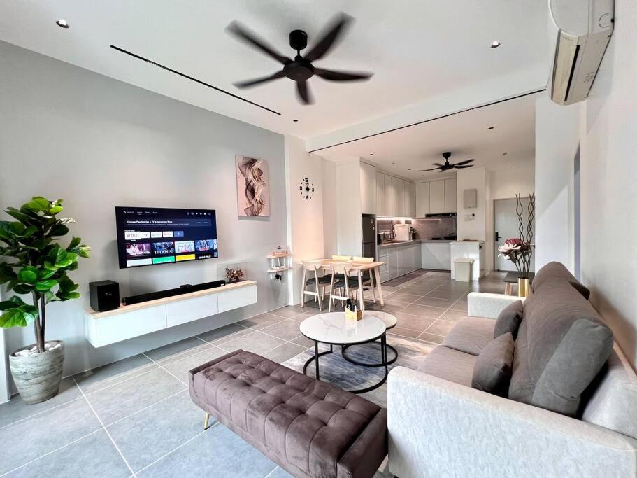 Three-Bedroom Apartment photo 1