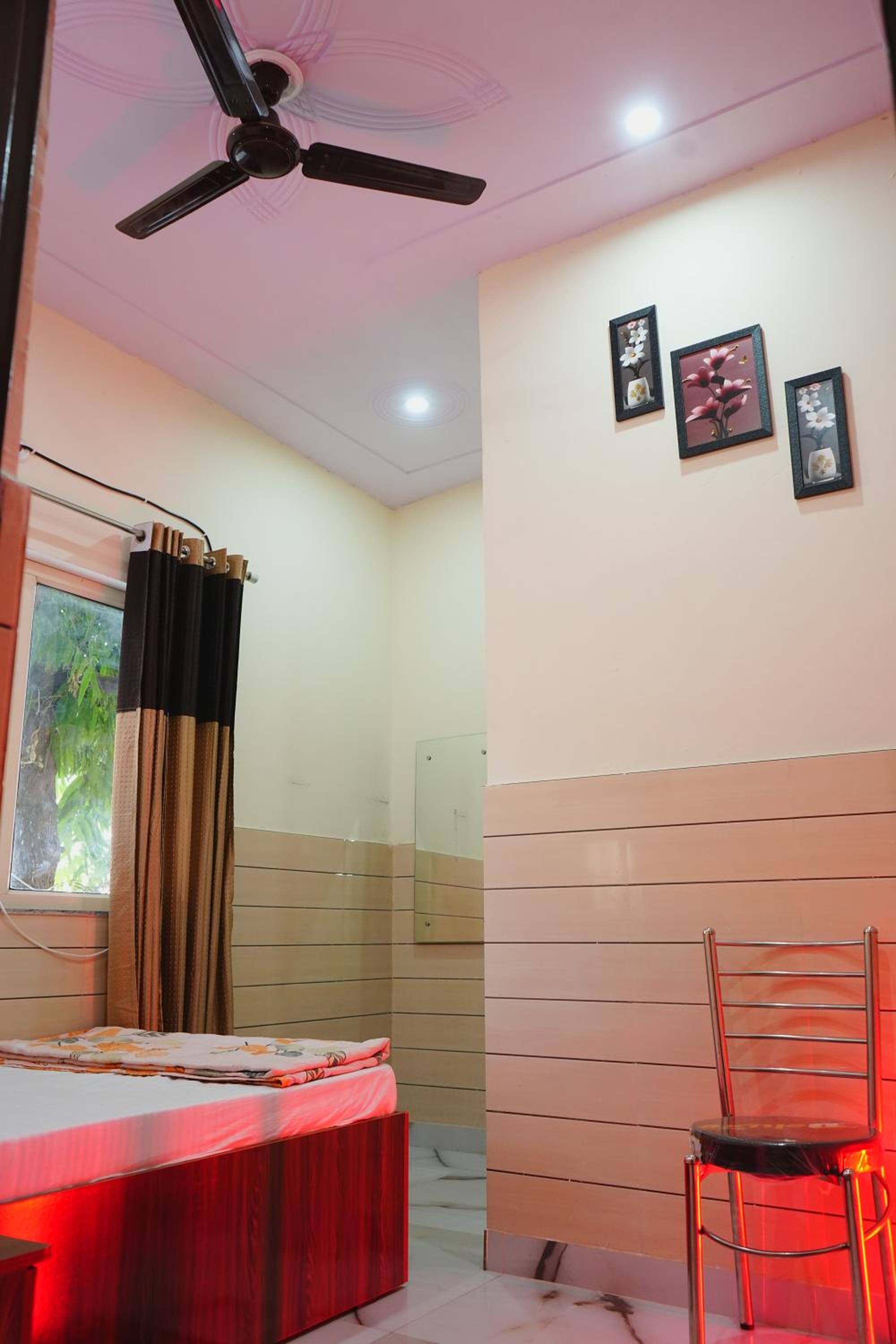 Deluxe Single Room with Balcony photo 3