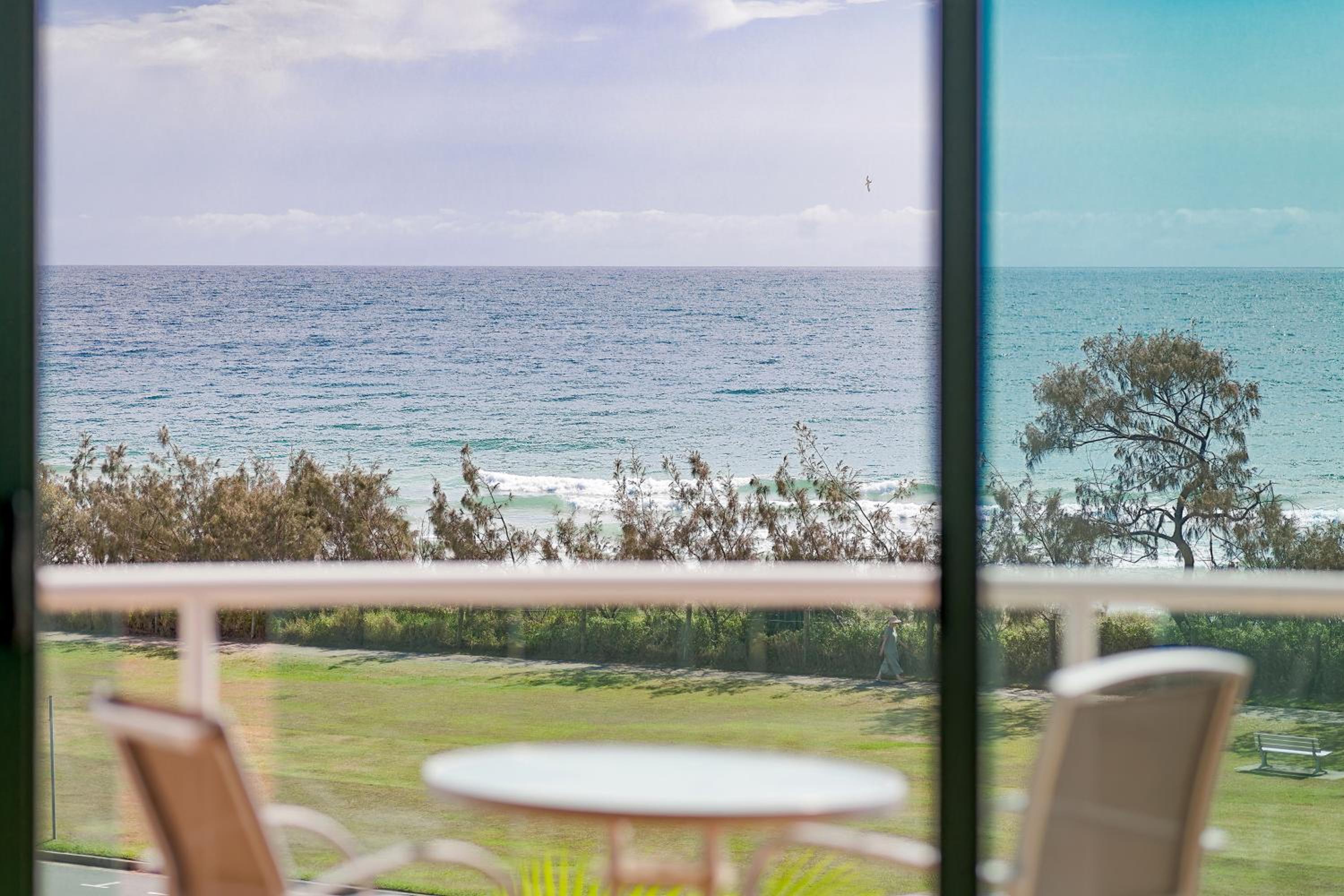 Two-Bedroom Apartment with Ocean and Park View photo 2