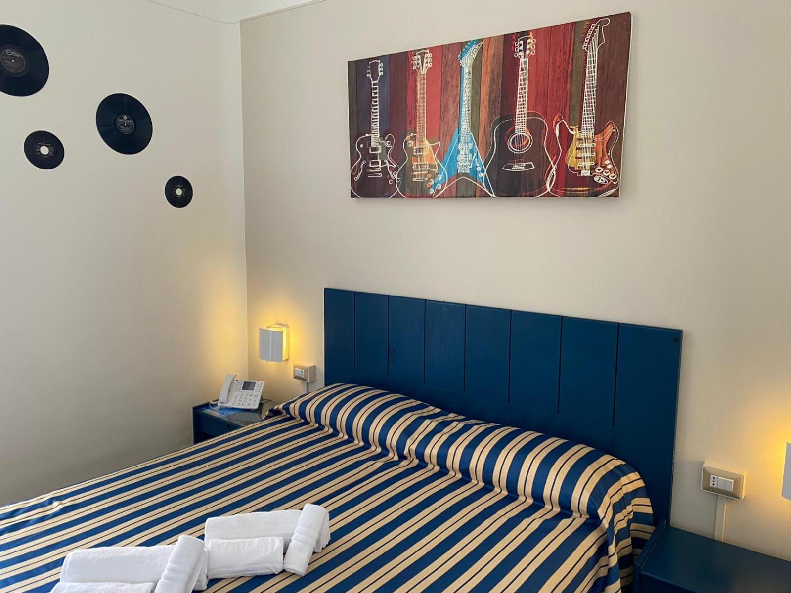 Double or Twin Room - Photo 9