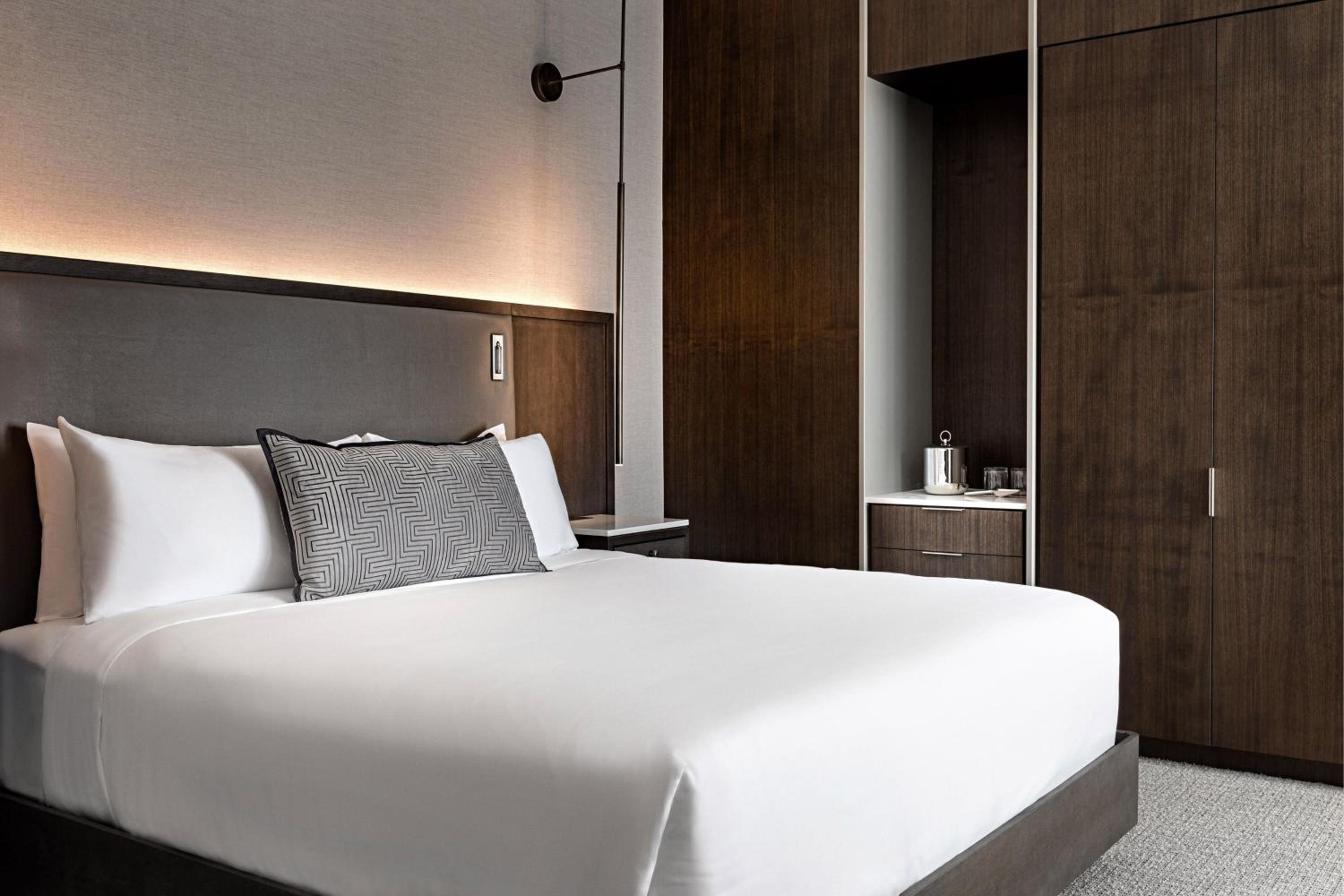 Studio King Suite with Balcony photo 1