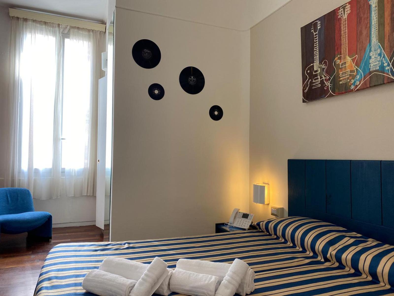 Double or Twin Room - Photo 8