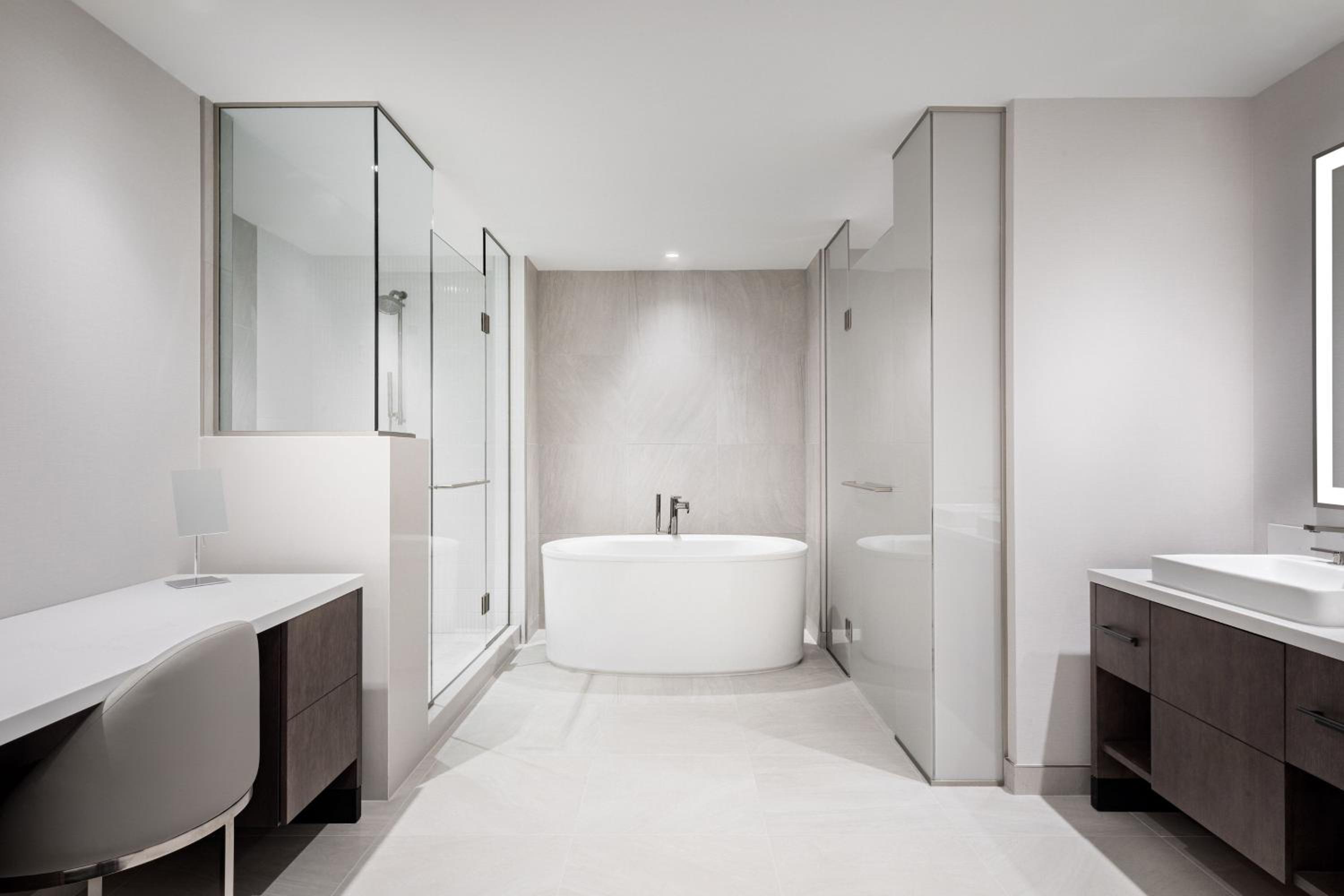 King Suite with Balcony - Photo 6