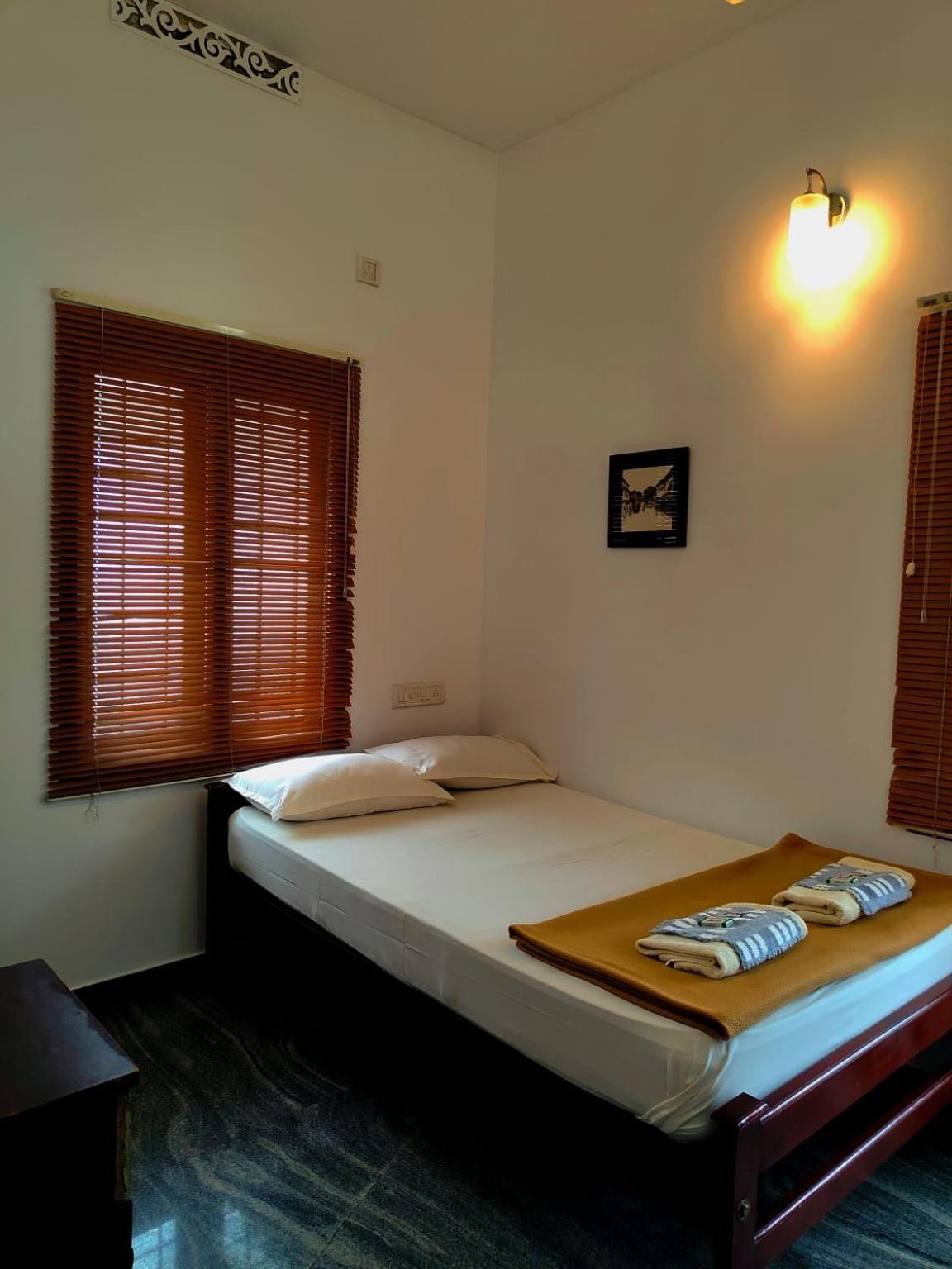 Small Double Room photo 1